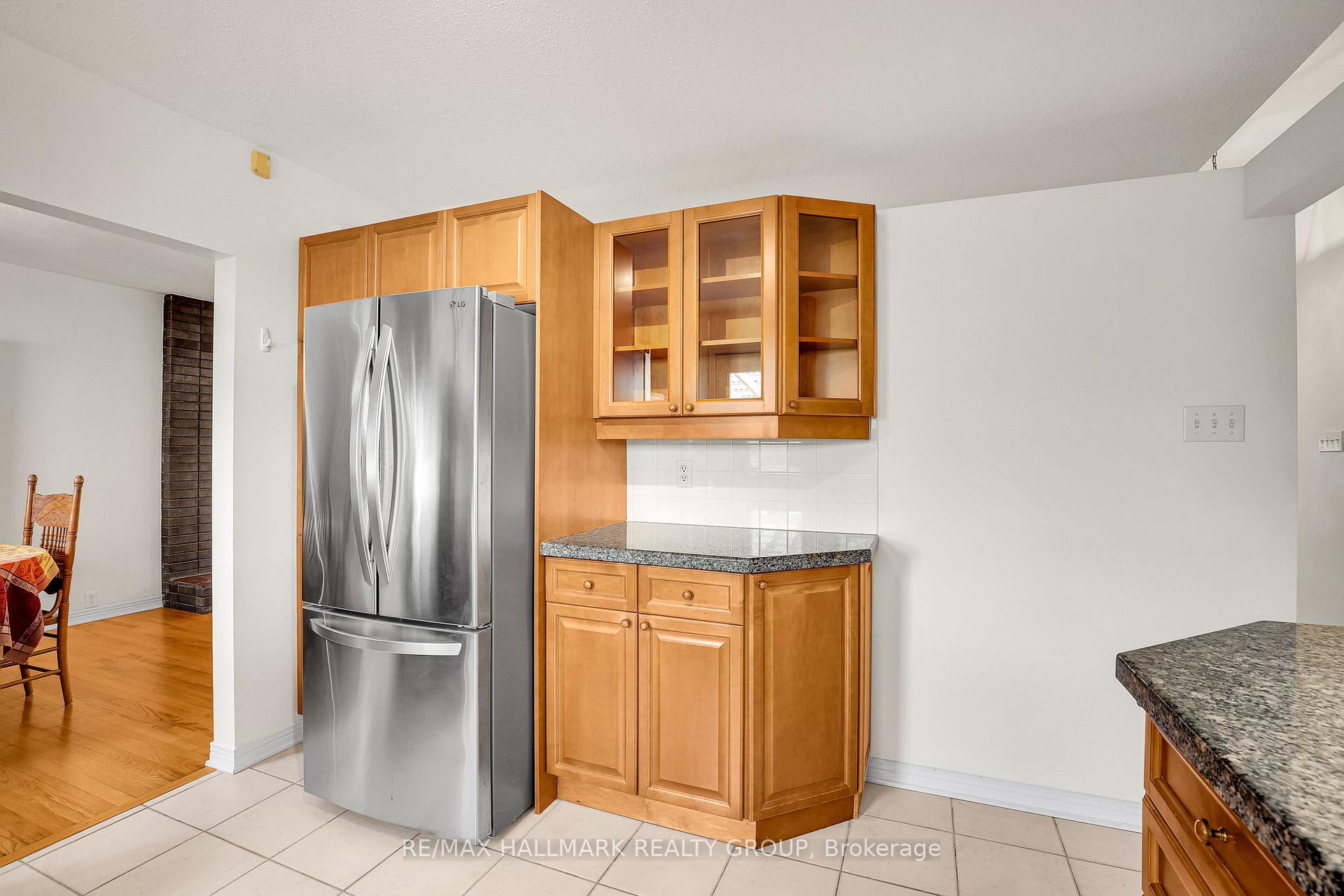 Photo 14 of 37 Lyall Street, Ottawa, City View/Skyline/Fisher Heights/Parkwood Hills — HOMEH
