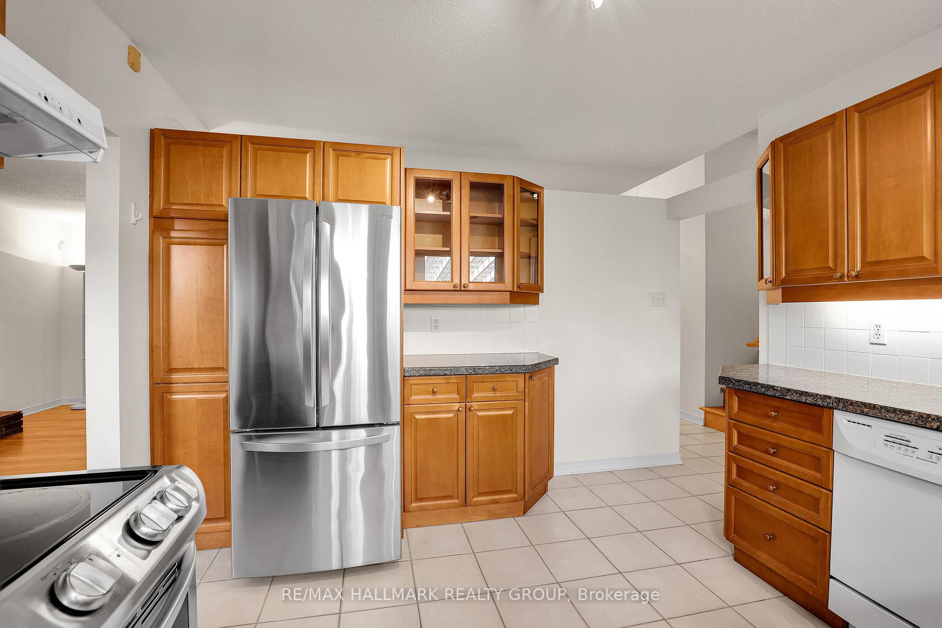 Photo 15 of 37 Lyall Street, Ottawa, City View/Skyline/Fisher Heights/Parkwood Hills — HOMEH