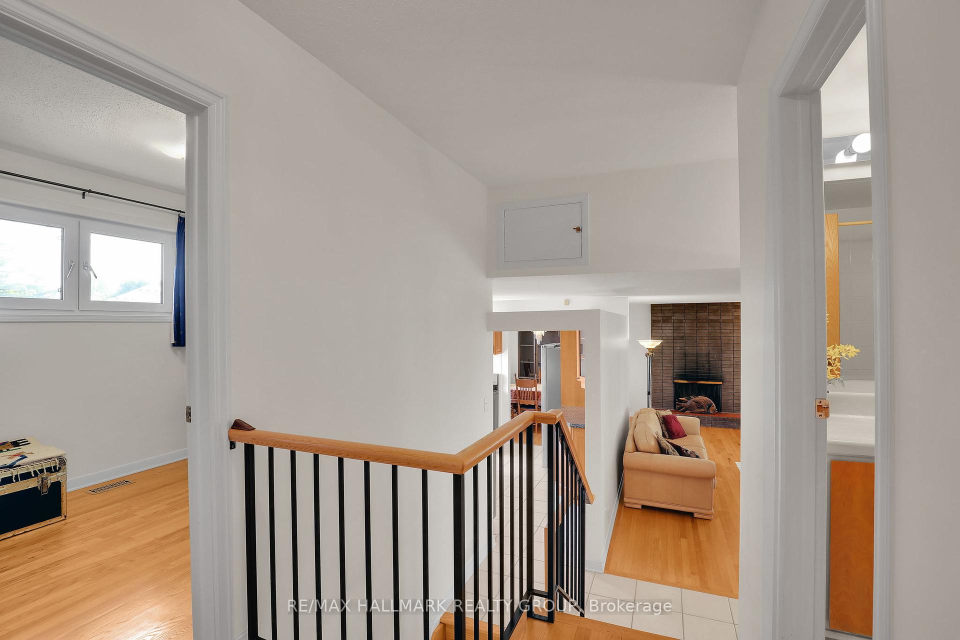 Photo 16 of 37 Lyall Street, Ottawa, City View/Skyline/Fisher Heights/Parkwood Hills — HOMEH