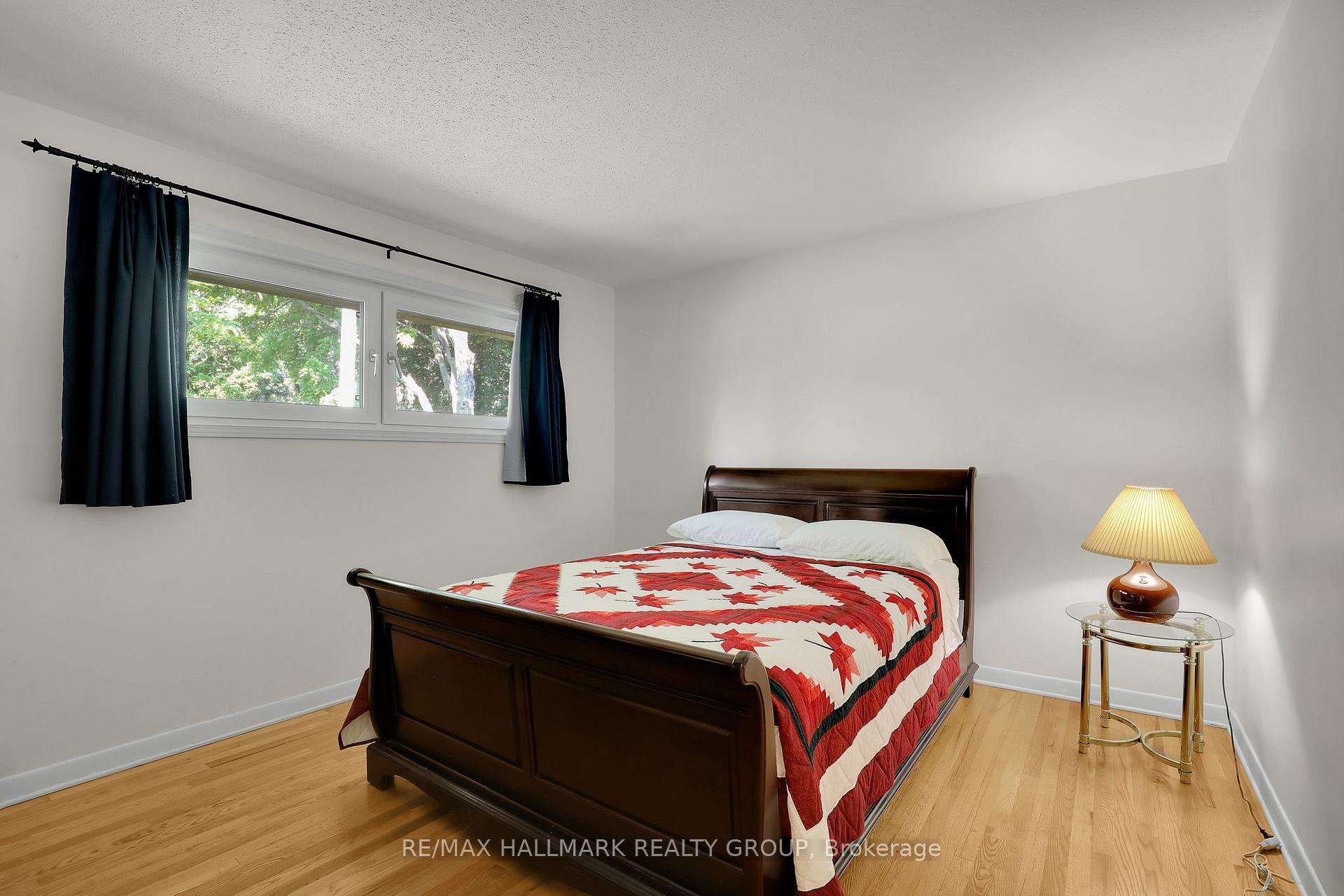 Photo 17 of 37 Lyall Street, Ottawa, City View/Skyline/Fisher Heights/Parkwood Hills — HOMEH