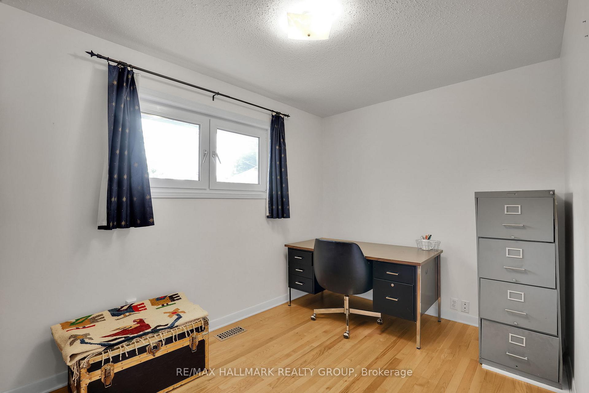 Photo 18 of 37 Lyall Street, Ottawa, City View/Skyline/Fisher Heights/Parkwood Hills — HOMEH