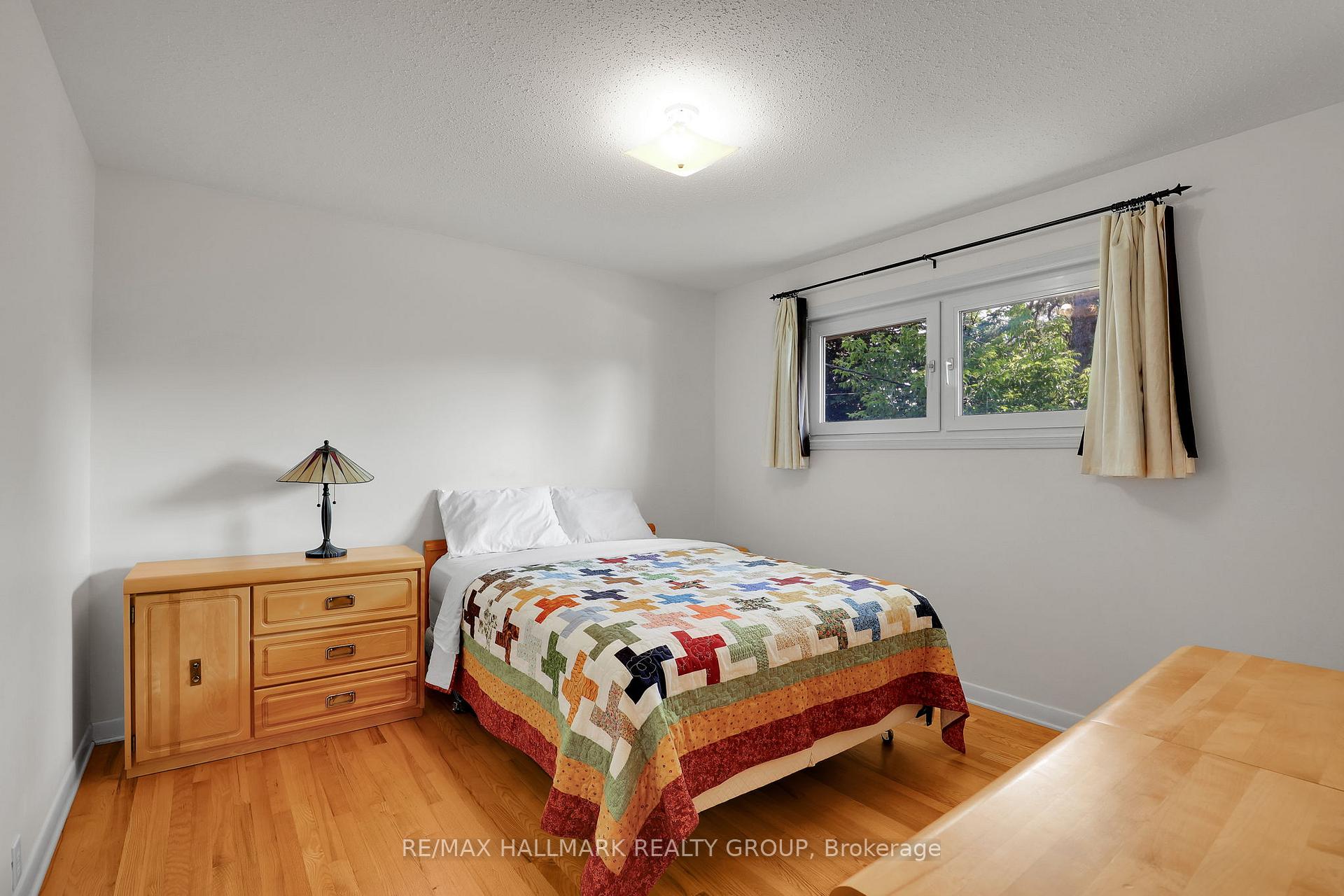 Photo 21 of 37 Lyall Street, Ottawa, City View/Skyline/Fisher Heights/Parkwood Hills — HOMEH