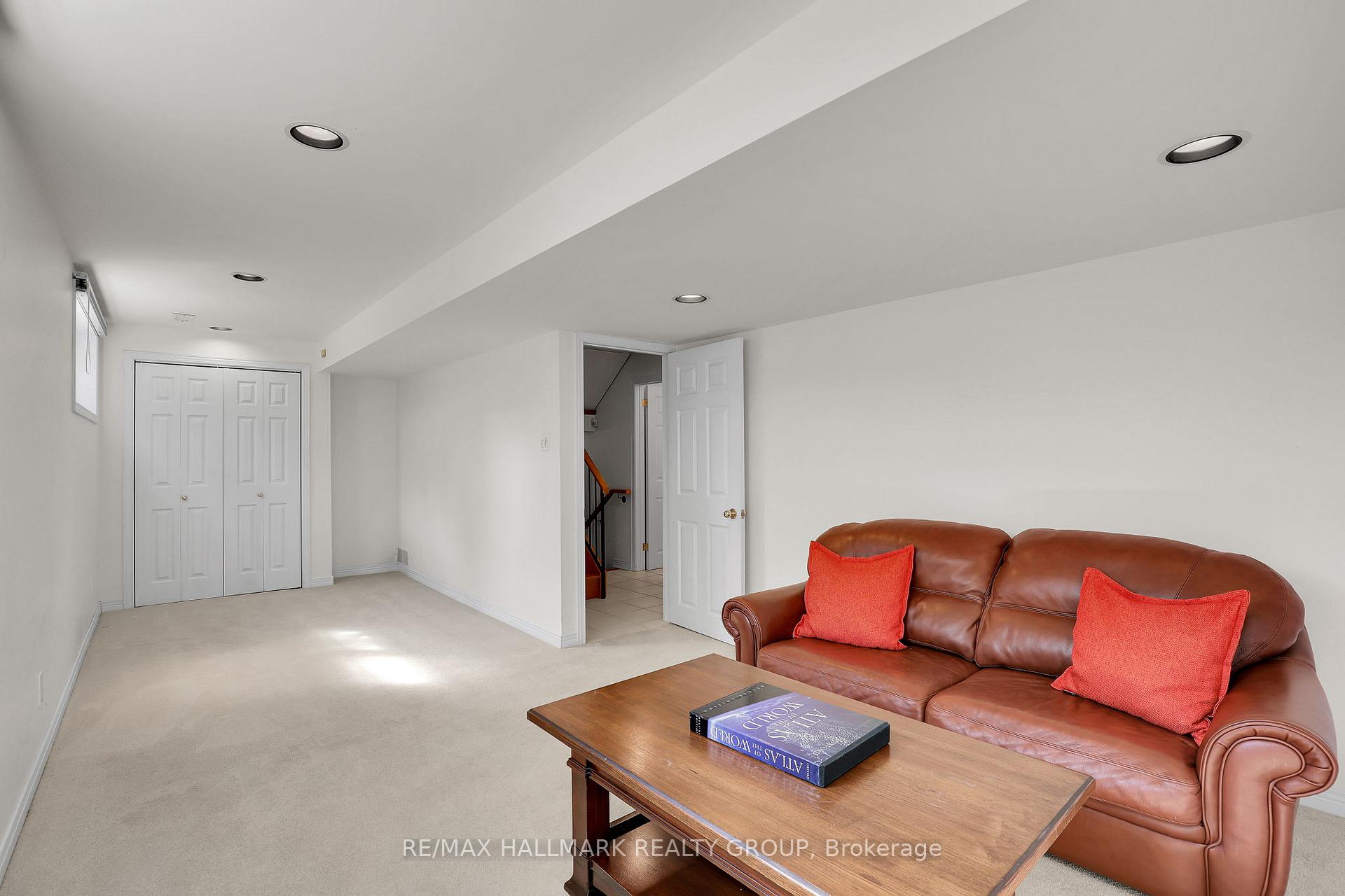Photo 27 of 37 Lyall Street, Ottawa, City View/Skyline/Fisher Heights/Parkwood Hills — HOMEH