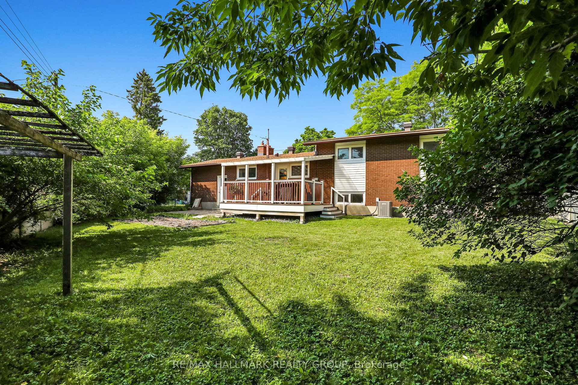 Photo 32 of 37 Lyall Street, Ottawa, City View/Skyline/Fisher Heights/Parkwood Hills — HOMEH