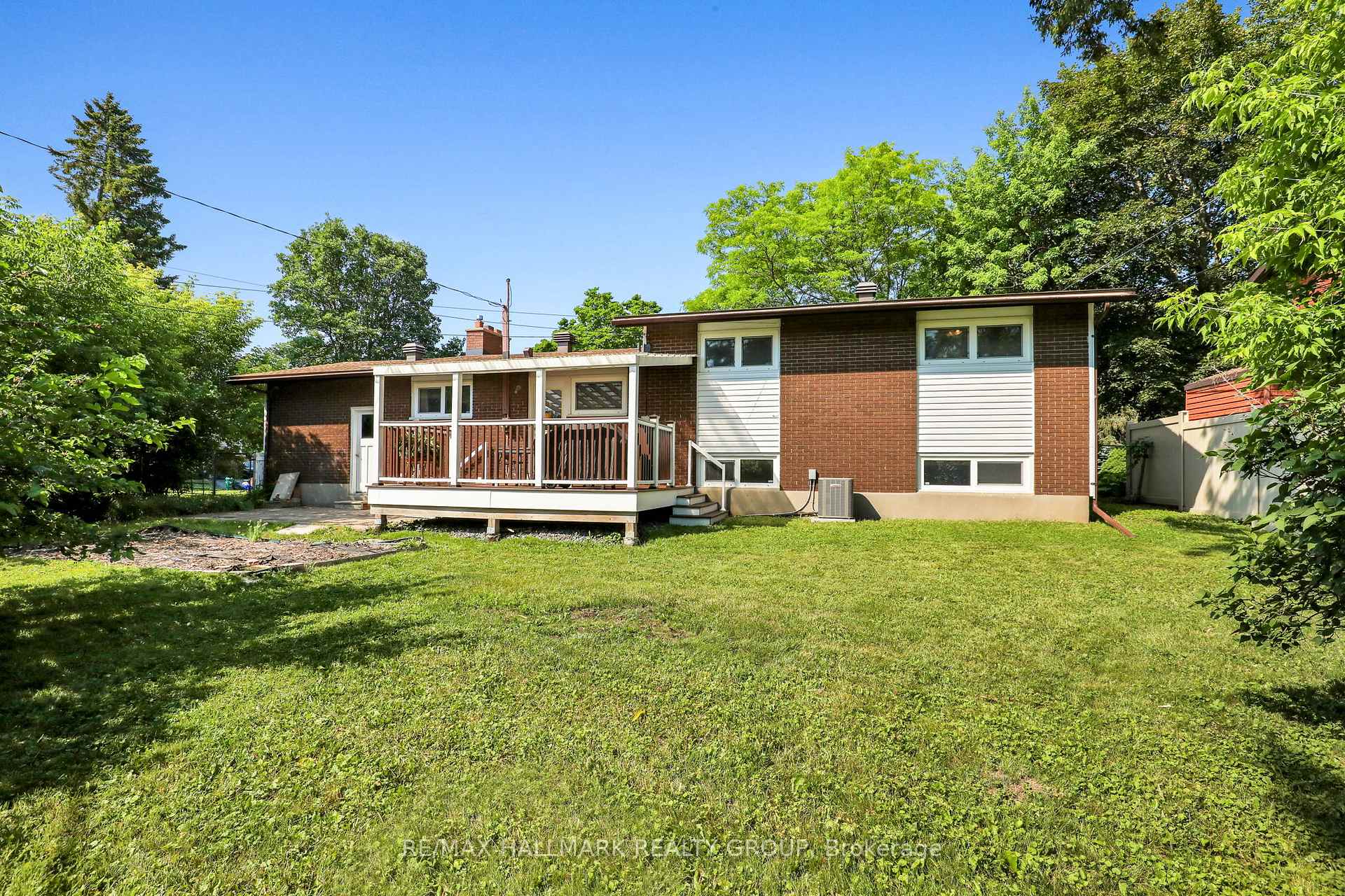 Photo 33 of 37 Lyall Street, Ottawa, City View/Skyline/Fisher Heights/Parkwood Hills — HOMEH