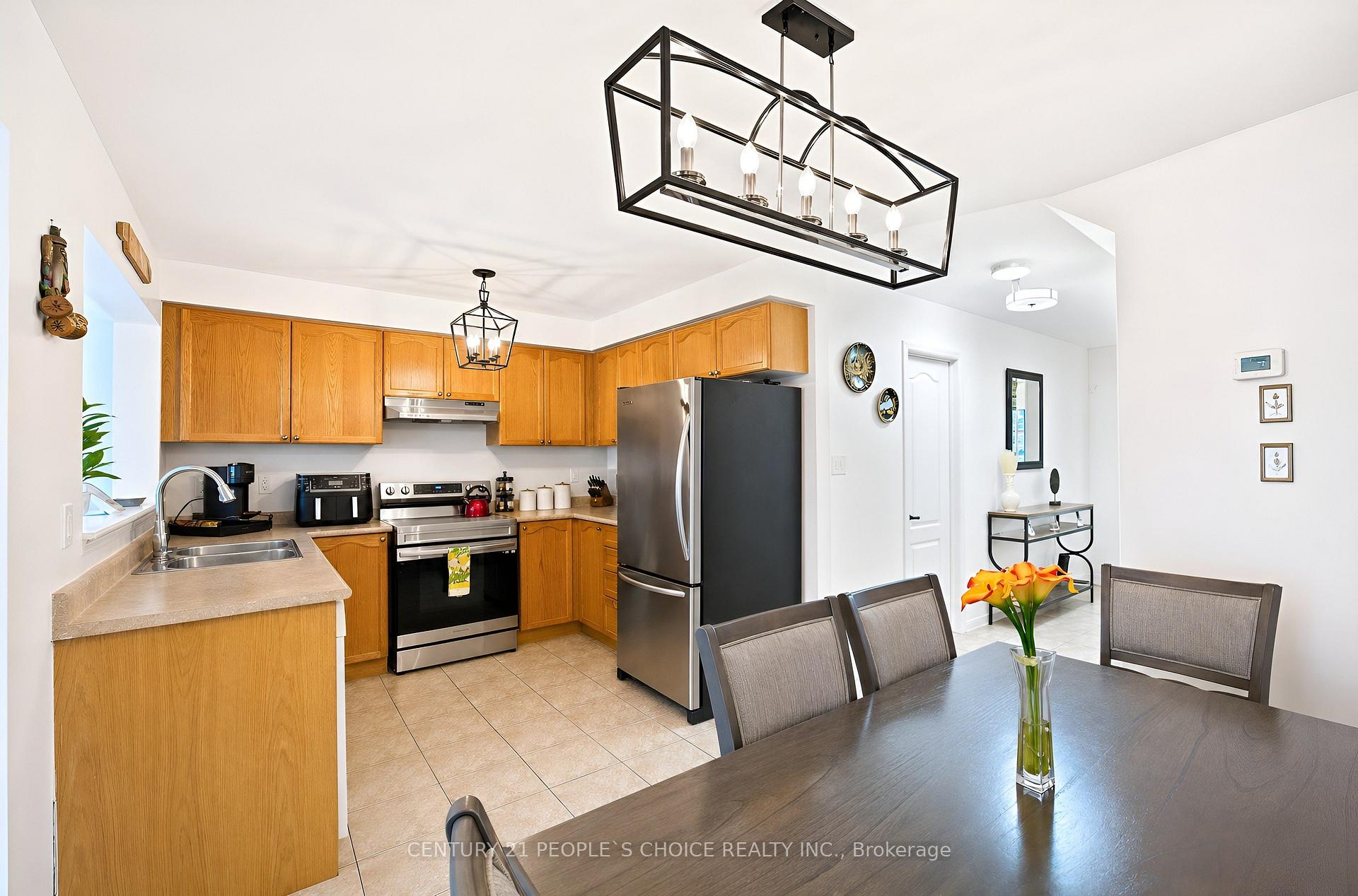Photo 12 of 103 Spicebush Terrace, Brampton, Credit Valley — HOMEH