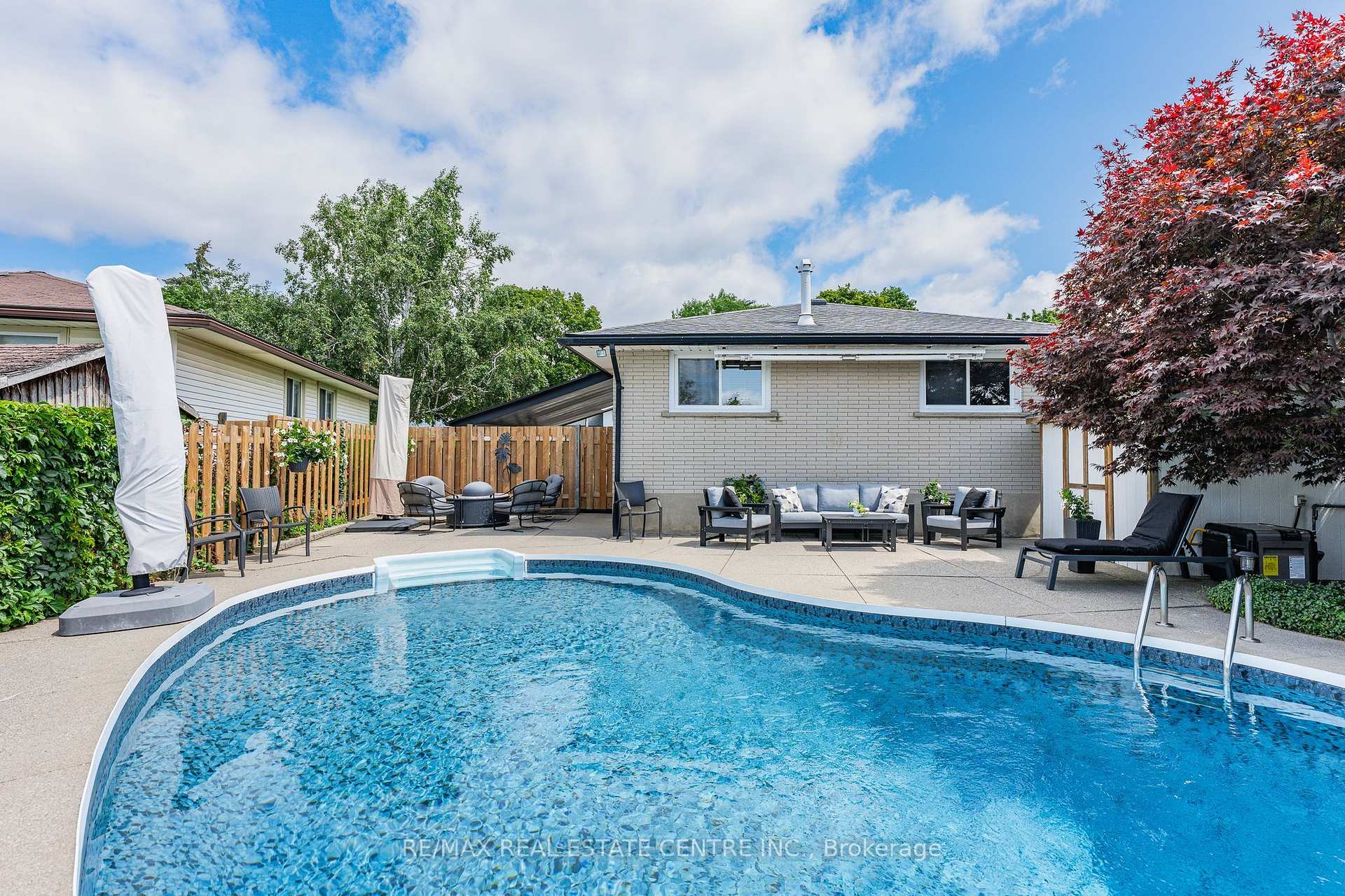 Photo 2 of 107 Laurentian Drive, Kitchener, Laurentian Hills — HOMEH