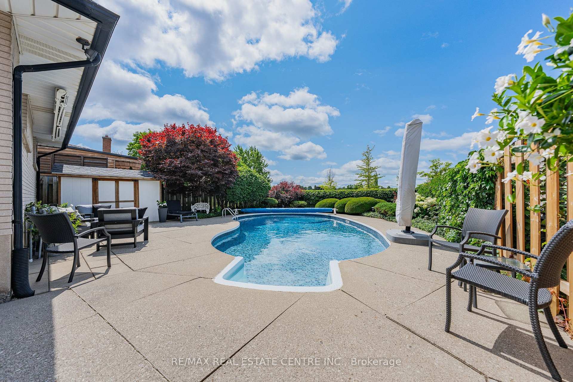 Photo 3 of 107 Laurentian Drive, Kitchener, Laurentian Hills — HOMEH