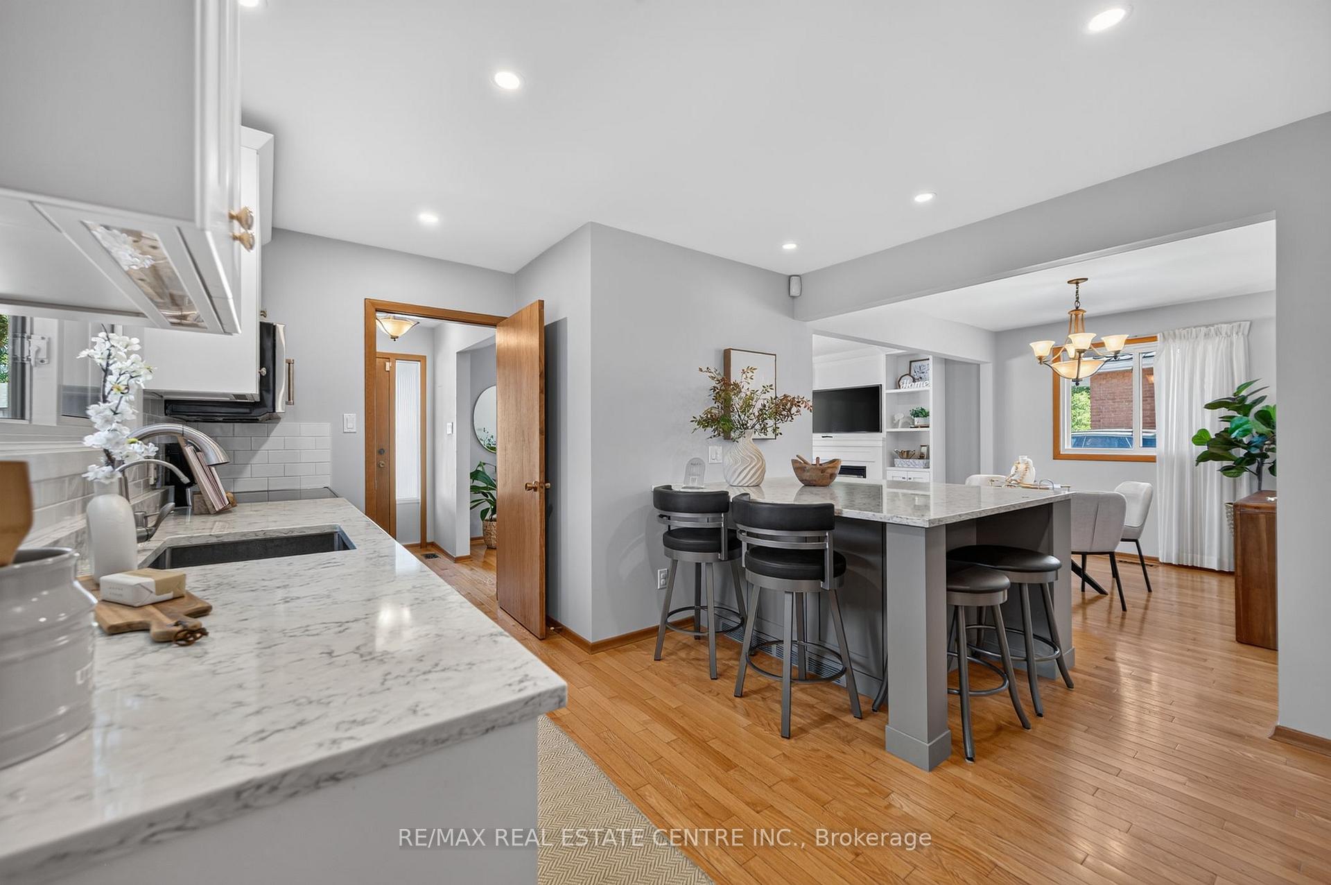 Photo 6 of 107 Laurentian Drive, Kitchener, Laurentian Hills — HOMEH