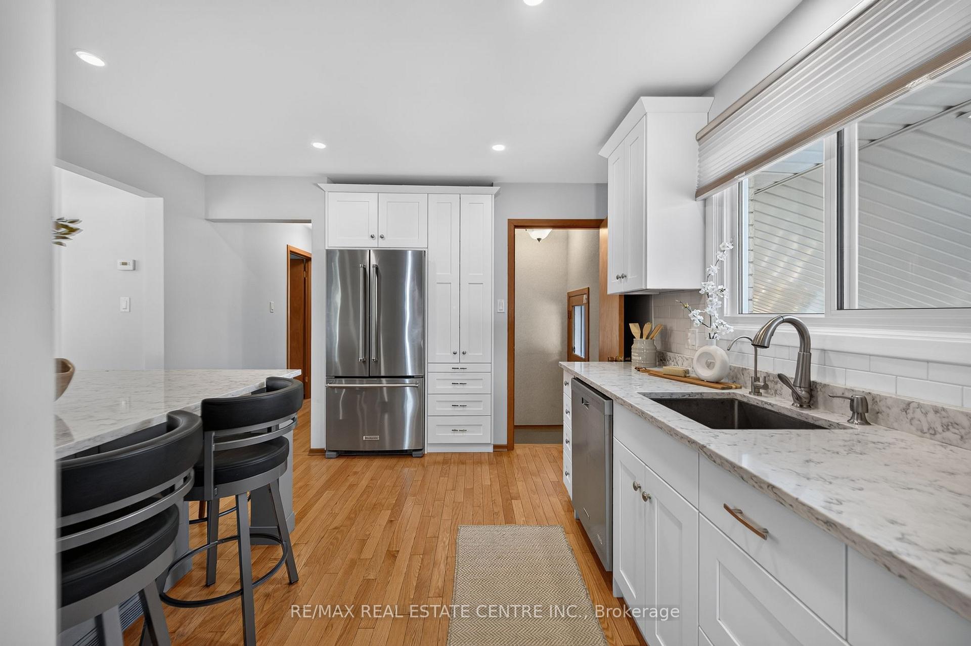 Photo 7 of 107 Laurentian Drive, Kitchener, Laurentian Hills — HOMEH