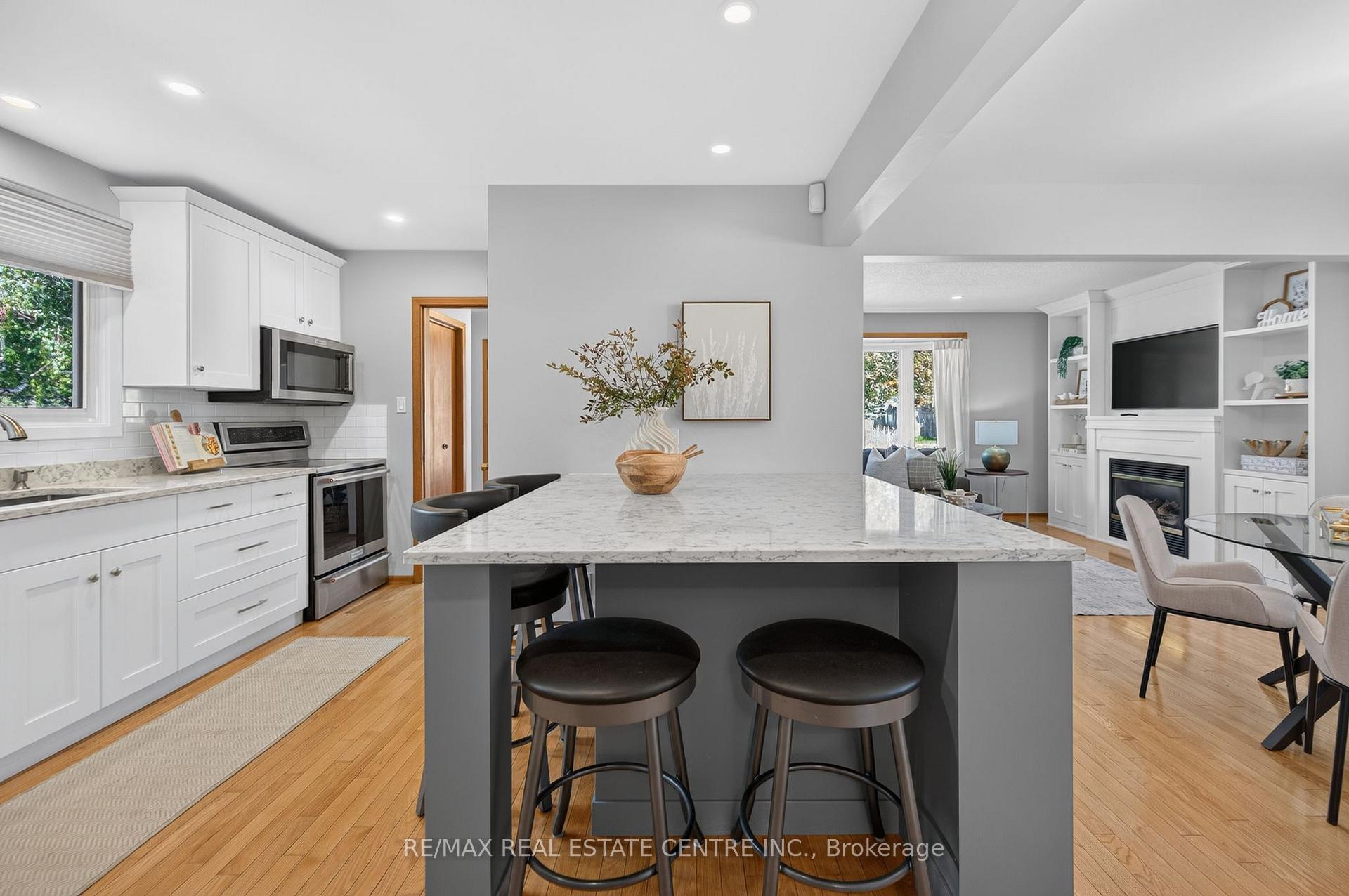 Photo 8 of 107 Laurentian Drive, Kitchener, Laurentian Hills — HOMEH