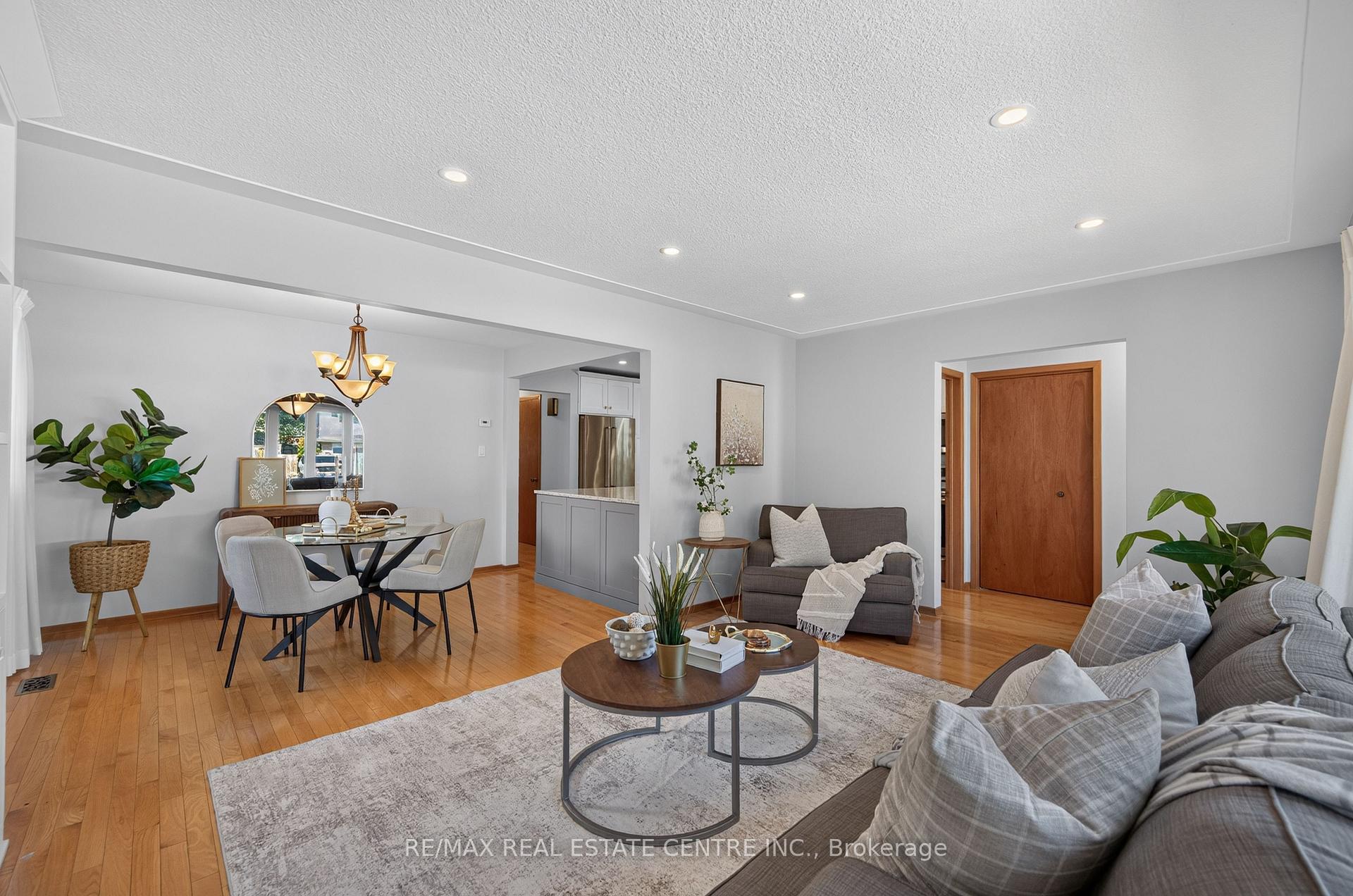 Photo 13 of 107 Laurentian Drive, Kitchener, Laurentian Hills — HOMEH