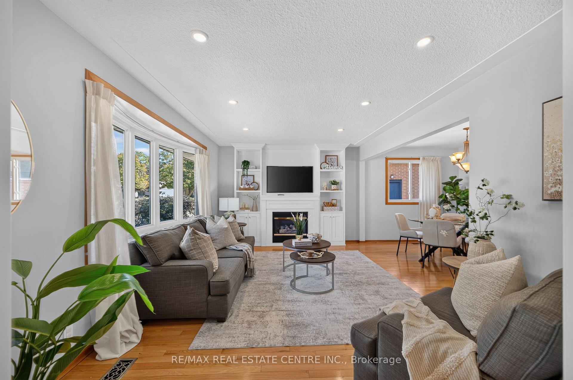 Photo 15 of 107 Laurentian Drive, Kitchener, Laurentian Hills — HOMEH