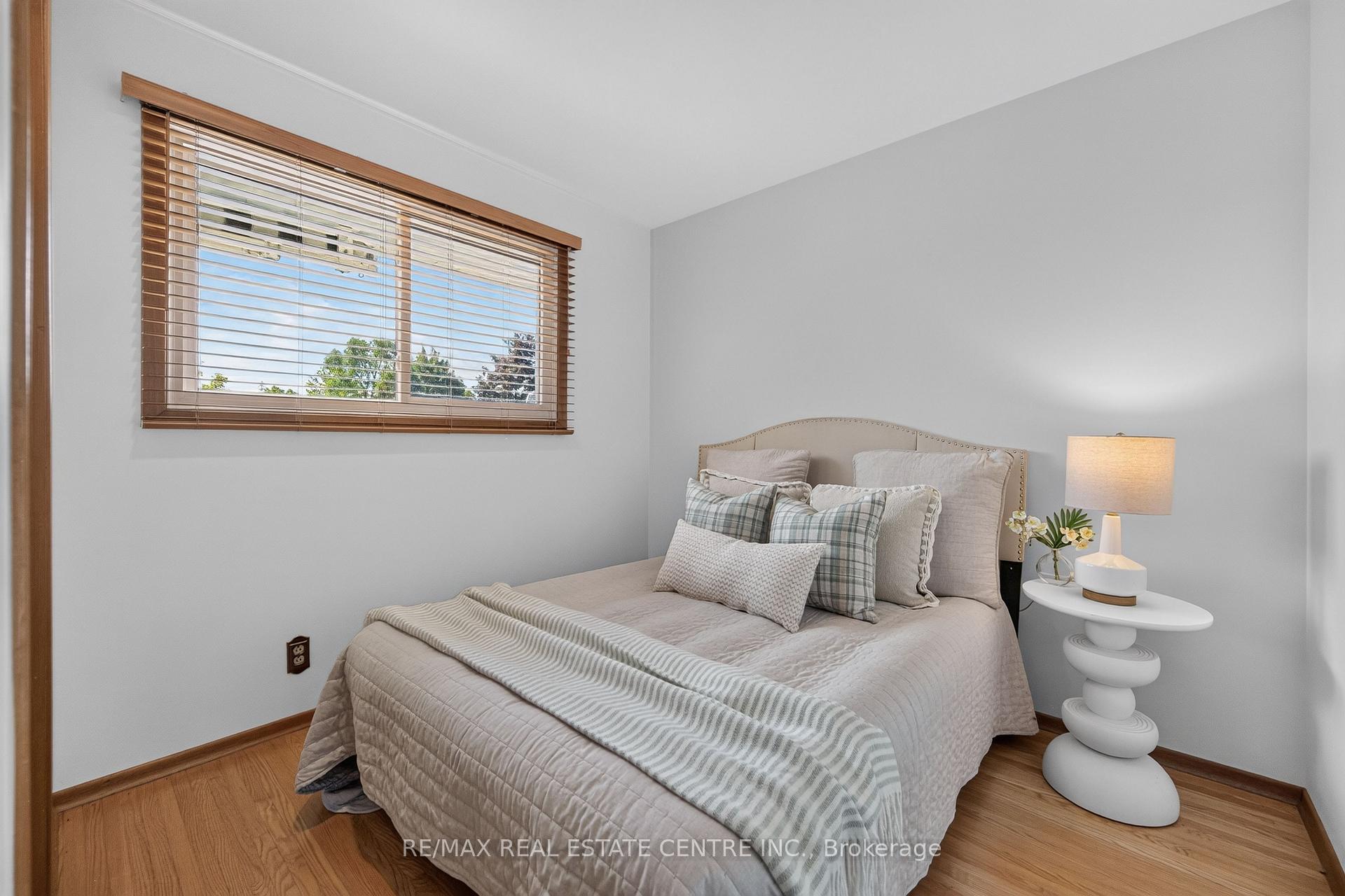 Photo 18 of 107 Laurentian Drive, Kitchener, Laurentian Hills — HOMEH