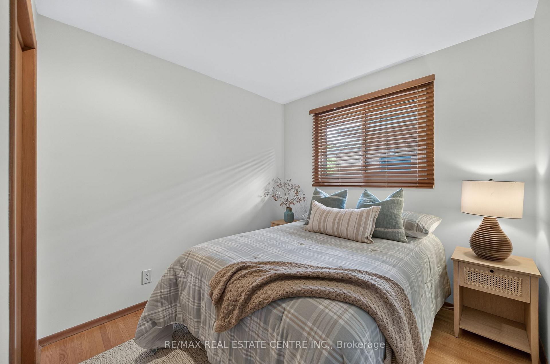 Photo 19 of 107 Laurentian Drive, Kitchener, Laurentian Hills — HOMEH