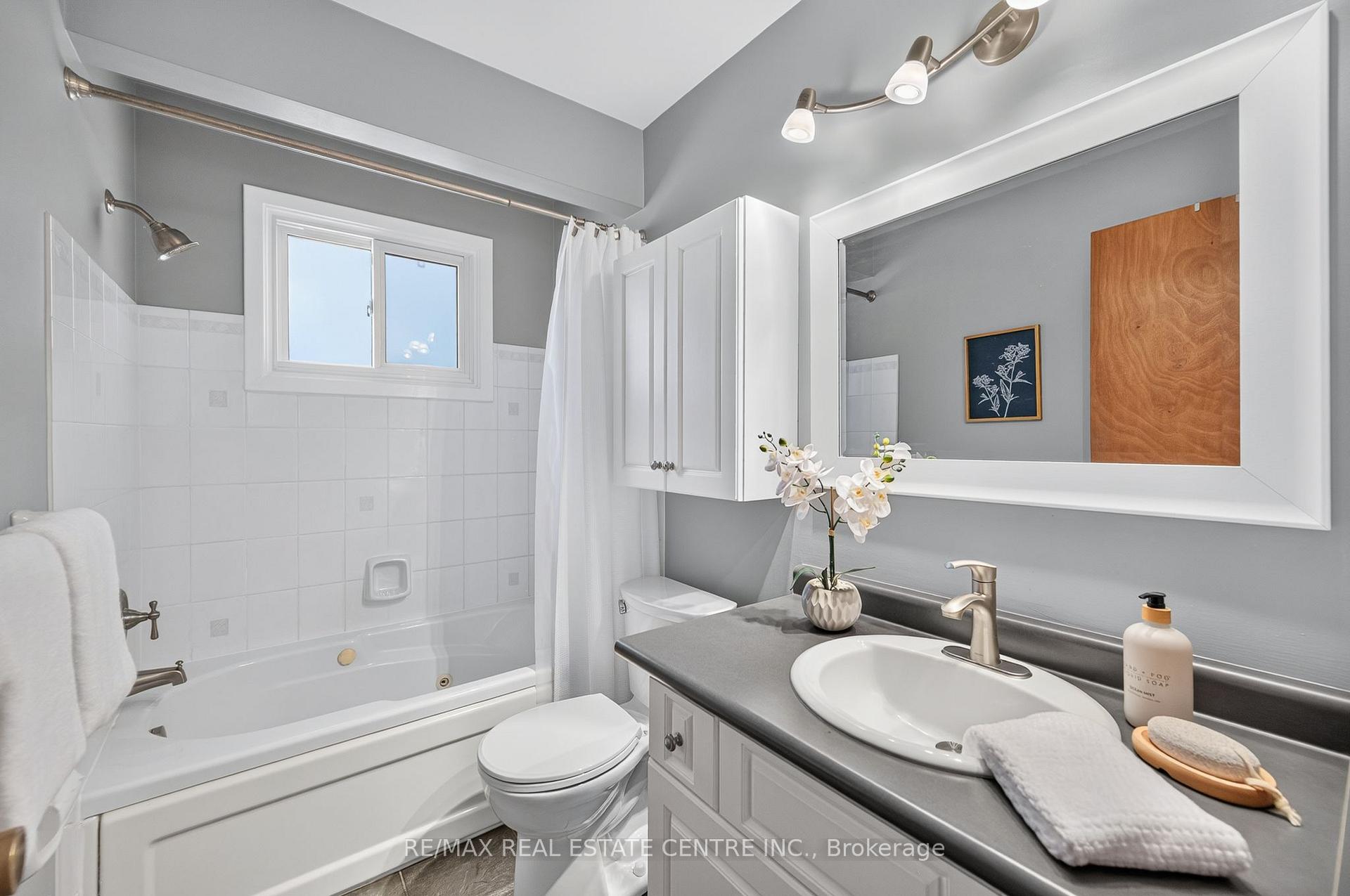 Photo 20 of 107 Laurentian Drive, Kitchener, Laurentian Hills — HOMEH