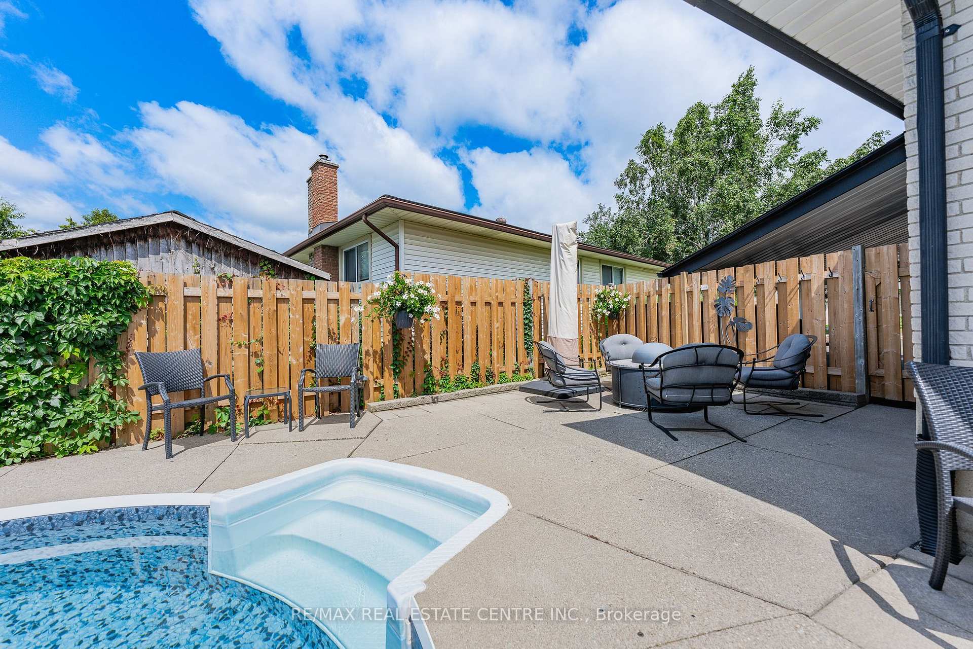 Photo 32 of 107 Laurentian Drive, Kitchener, Laurentian Hills — HOMEH