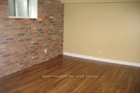 Photo 7 of 102 Humber Crescent, King, King City — HOMEH