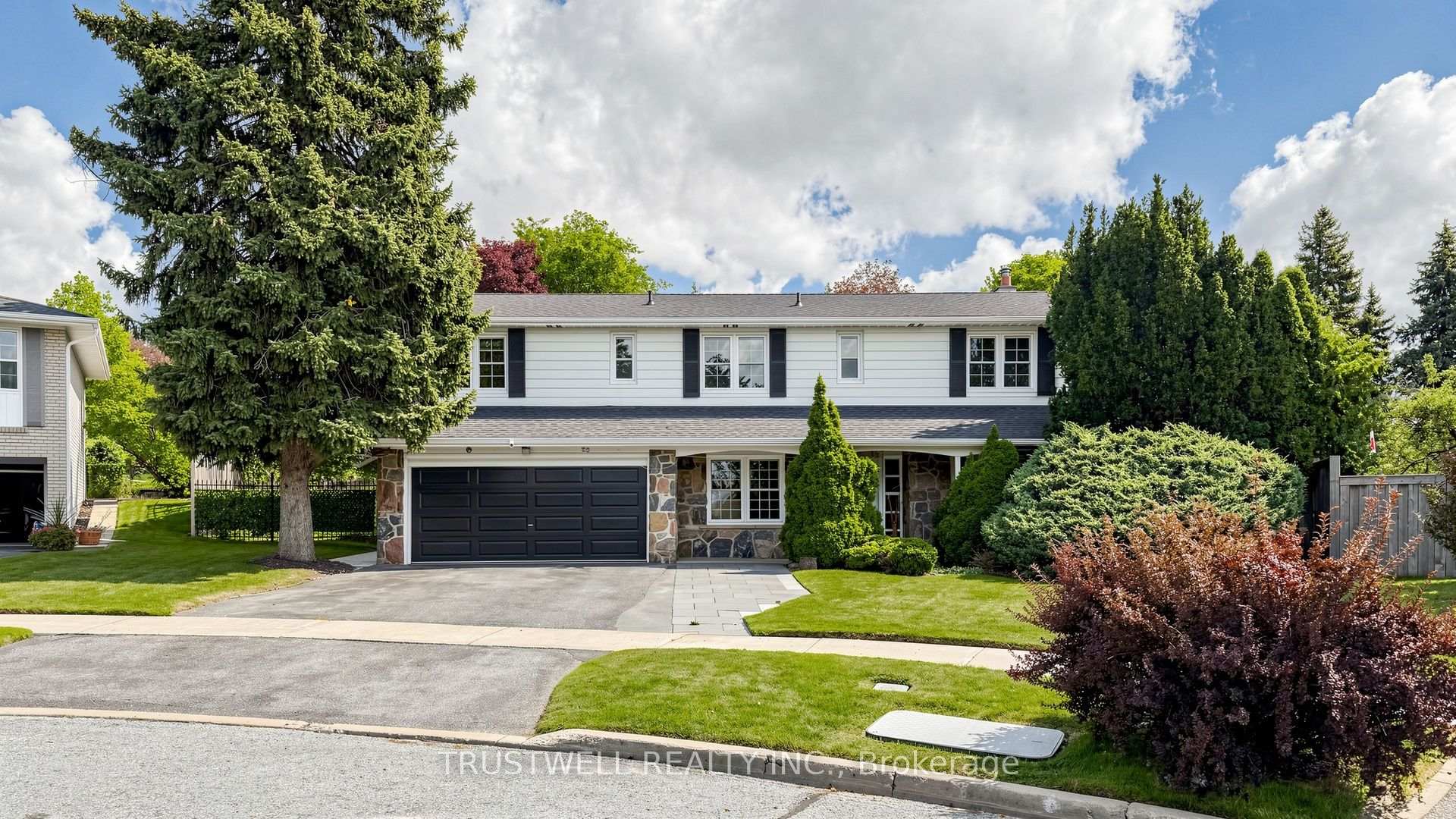 Photo 1 of 23 Shawfield Crescent, North York, Parkwoods-Donalda — HOMEH