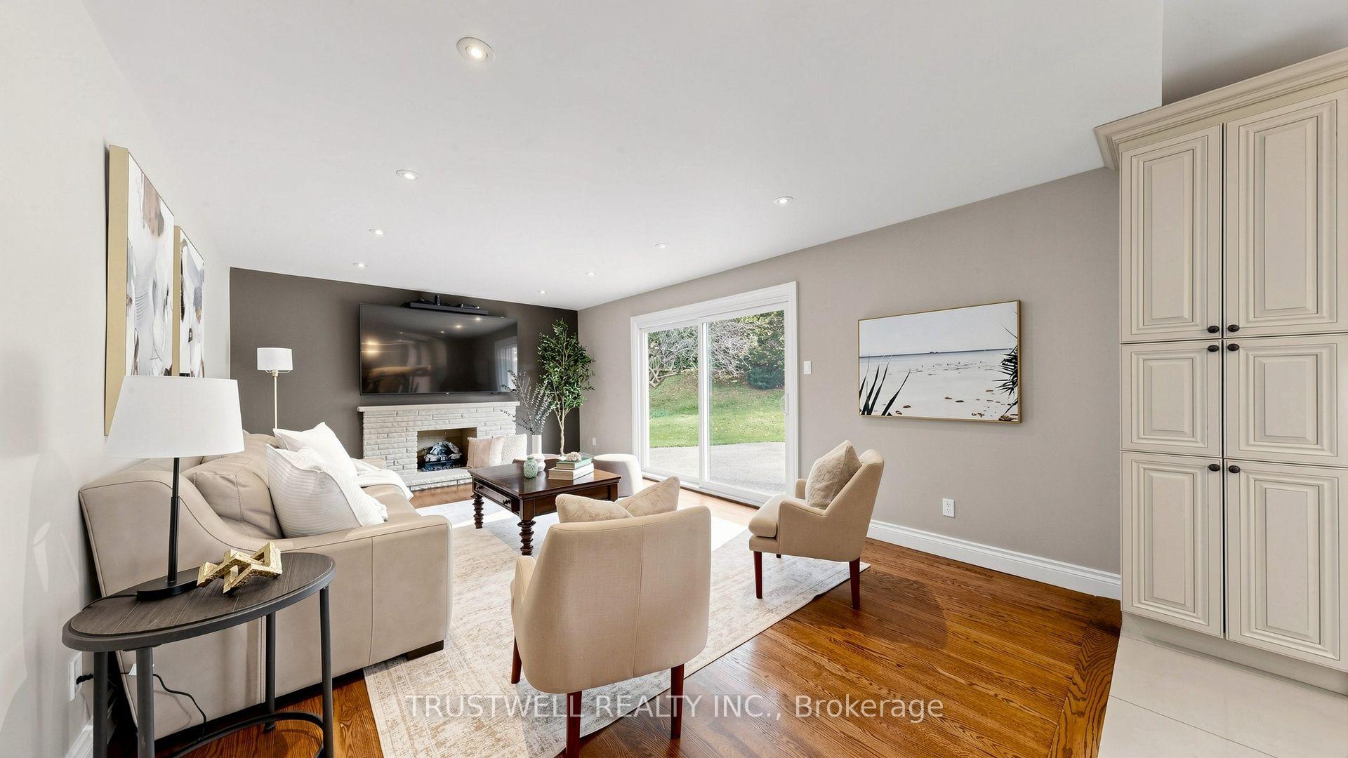 Photo 5 of 23 Shawfield Crescent, North York, Parkwoods-Donalda — HOMEH