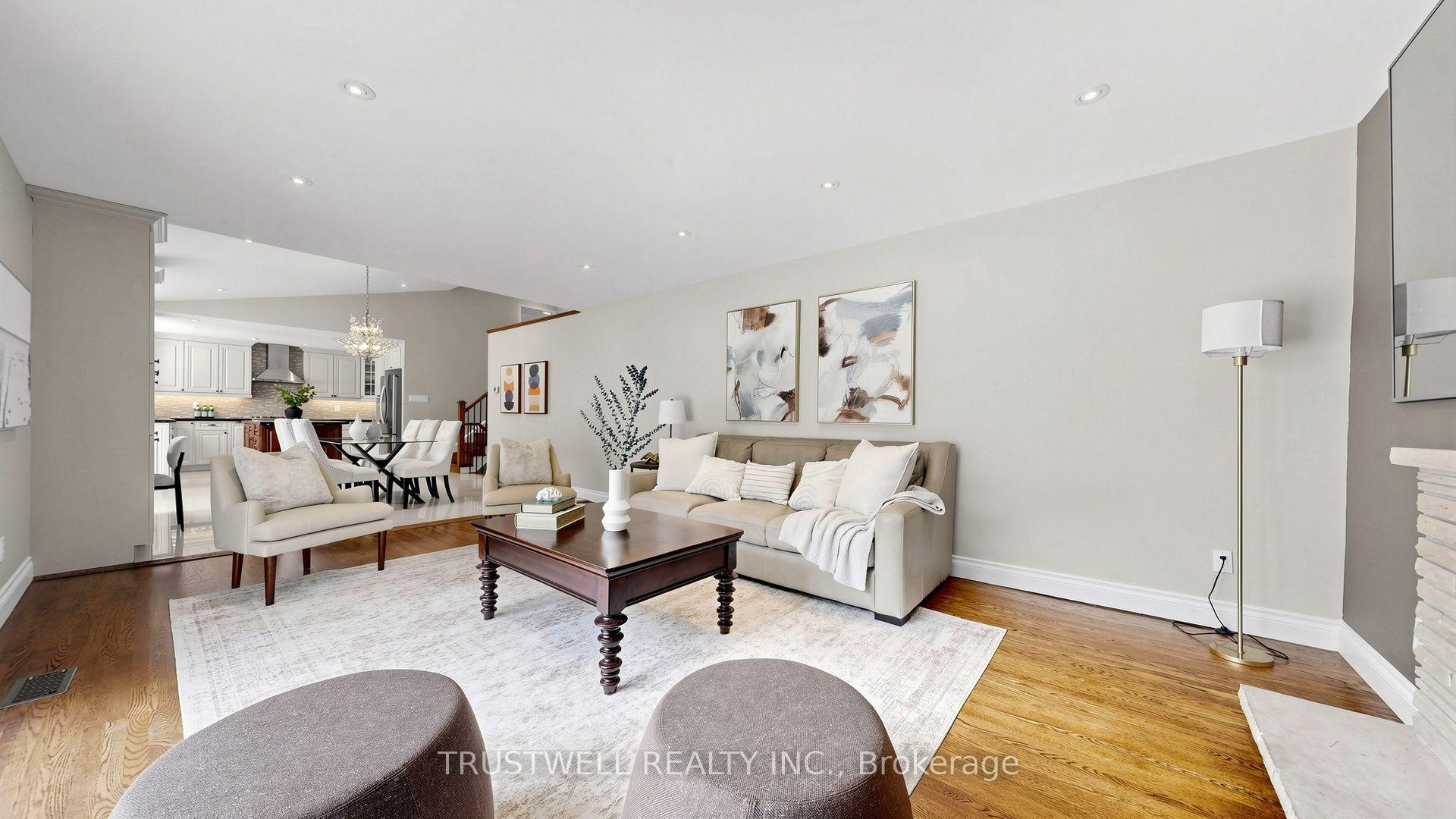 Photo 6 of 23 Shawfield Crescent, North York, Parkwoods-Donalda — HOMEH