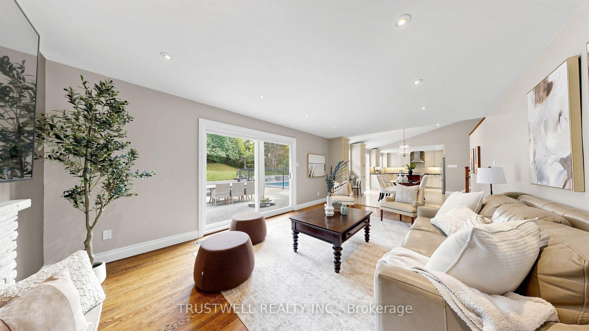 Photo 7 of 23 Shawfield Crescent, North York, Parkwoods-Donalda — HOMEH