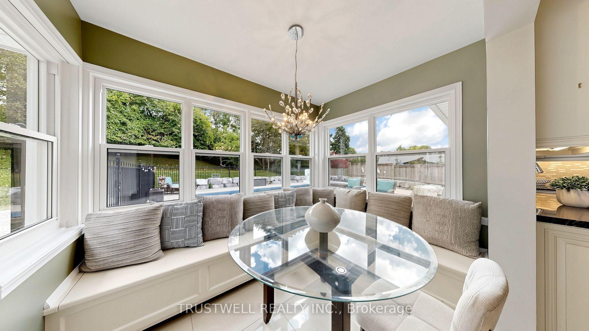 Photo 9 of 23 Shawfield Crescent, North York, Parkwoods-Donalda — HOMEH