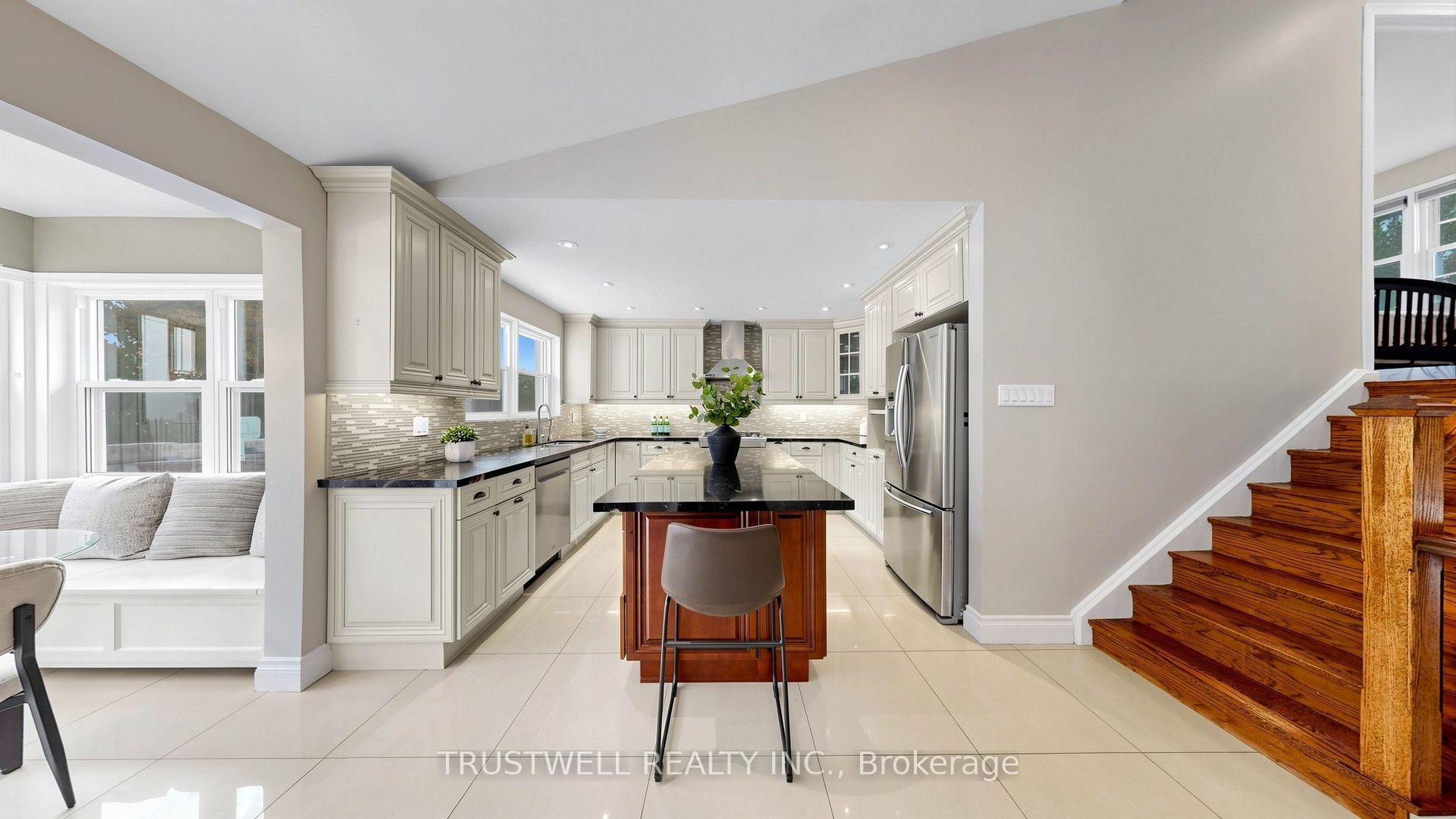 Photo 10 of 23 Shawfield Crescent, North York, Parkwoods-Donalda — HOMEH