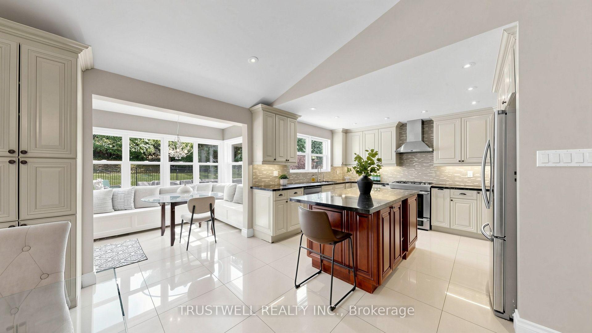 Photo 11 of 23 Shawfield Crescent, North York, Parkwoods-Donalda — HOMEH
