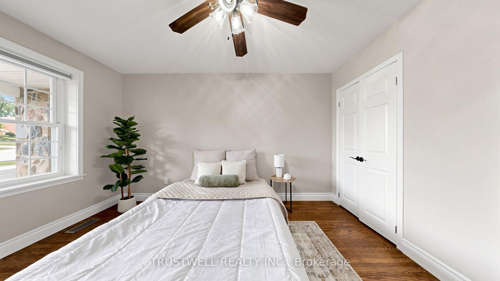 Photo 24 of 23 Shawfield Crescent, North York, Parkwoods-Donalda — HOMEH