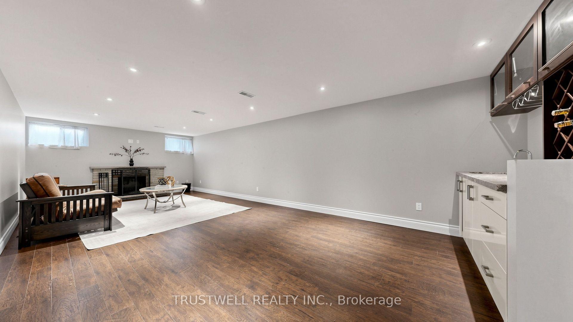 Photo 29 of 23 Shawfield Crescent, North York, Parkwoods-Donalda — HOMEH