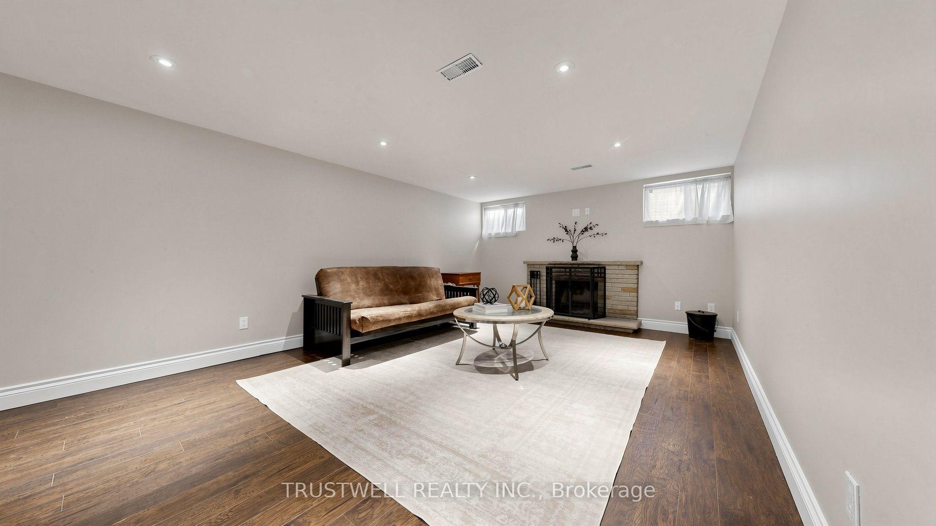 Photo 30 of 23 Shawfield Crescent, North York, Parkwoods-Donalda — HOMEH