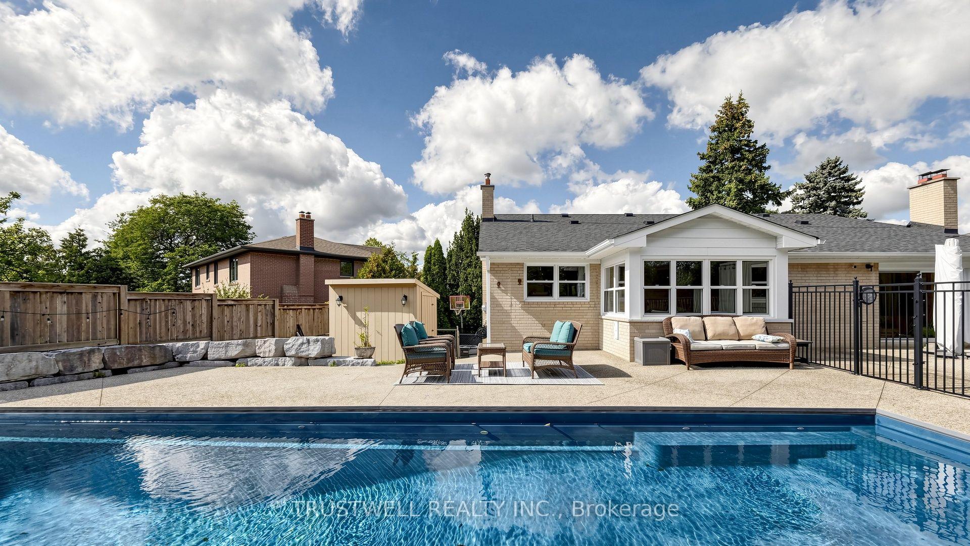 Photo 33 of 23 Shawfield Crescent, North York, Parkwoods-Donalda — HOMEH