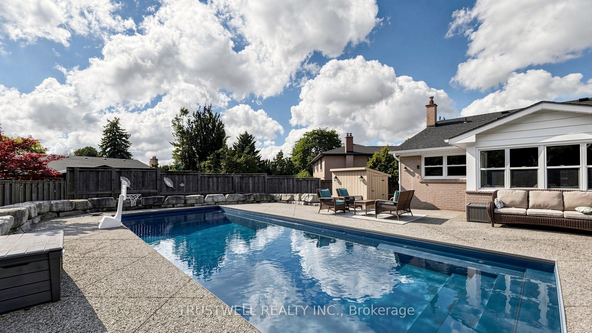 Photo 36 of 23 Shawfield Crescent, North York, Parkwoods-Donalda — HOMEH