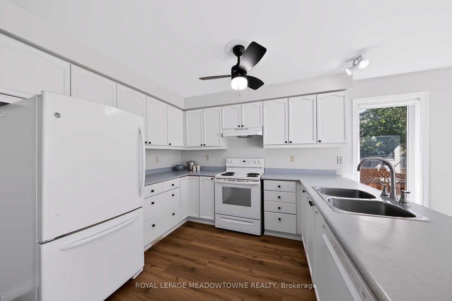 Photo 2 of 16 Harrop Avenue, Halton Hills, Georgetown — HOMEH