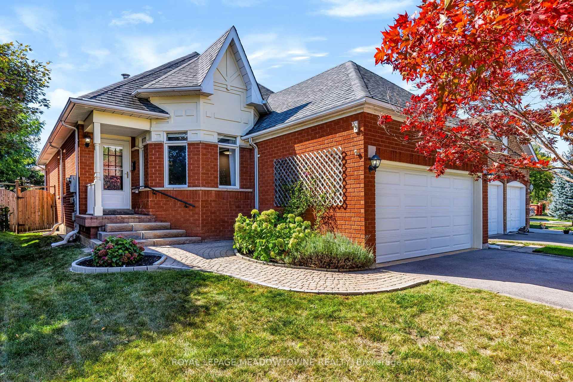 Photo 3 of 16 Harrop Avenue, Halton Hills, Georgetown — HOMEH
