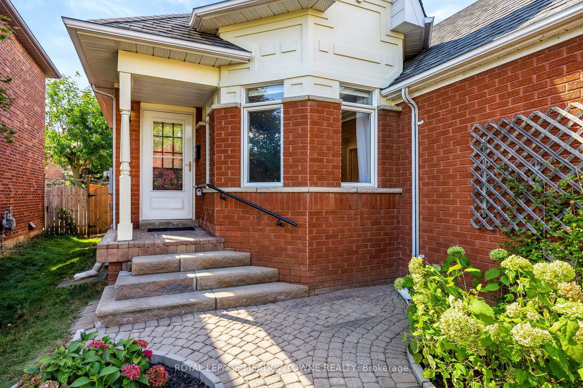 Photo 4 of 16 Harrop Avenue, Halton Hills, Georgetown — HOMEH