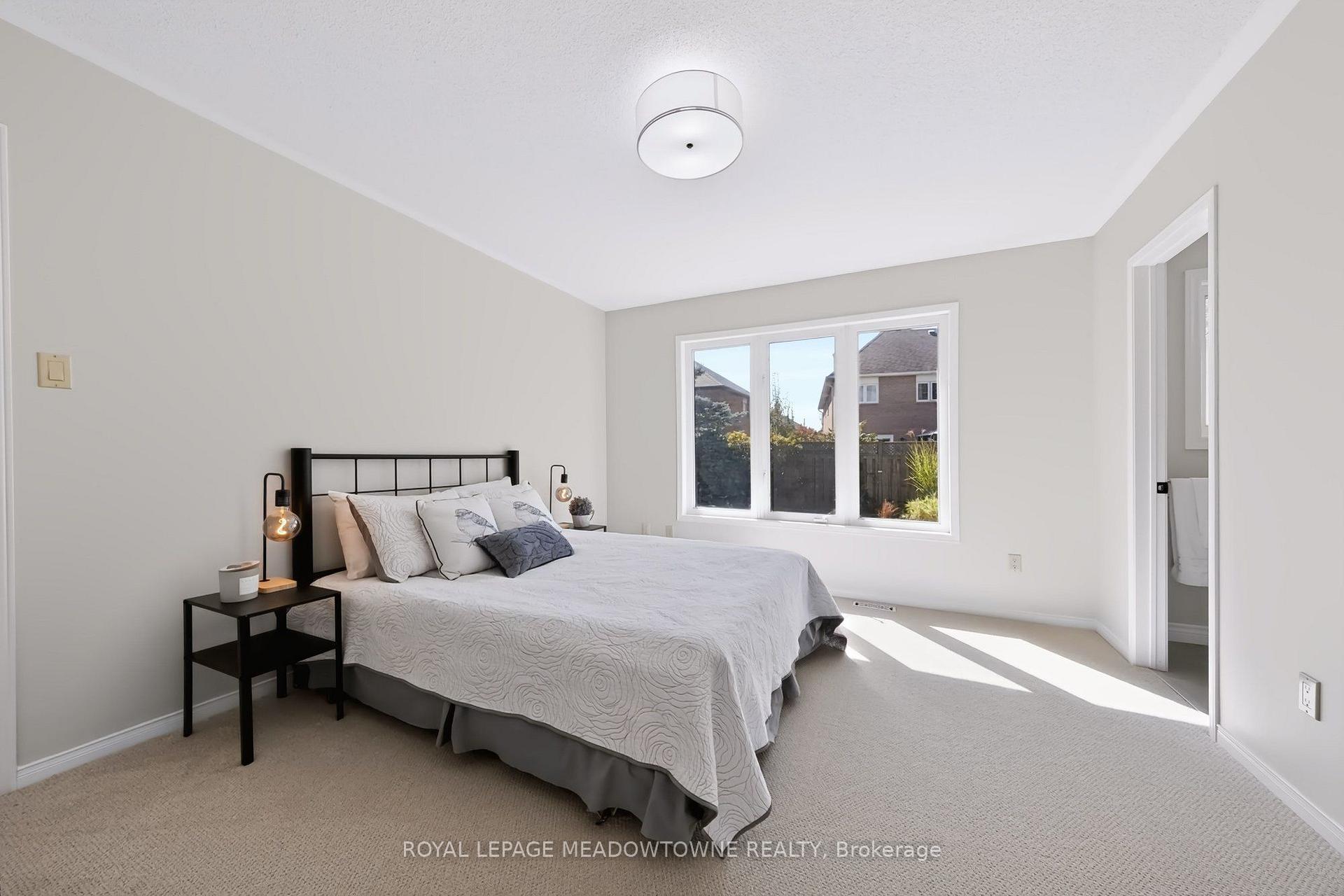 Photo 20 of 16 Harrop Avenue, Halton Hills, Georgetown — HOMEH