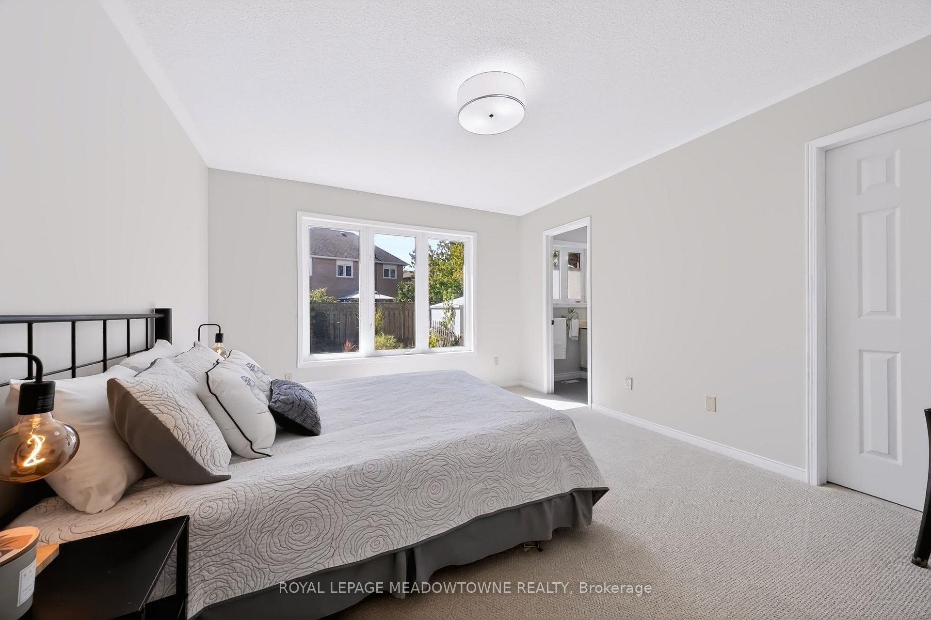 Photo 21 of 16 Harrop Avenue, Halton Hills, Georgetown — HOMEH