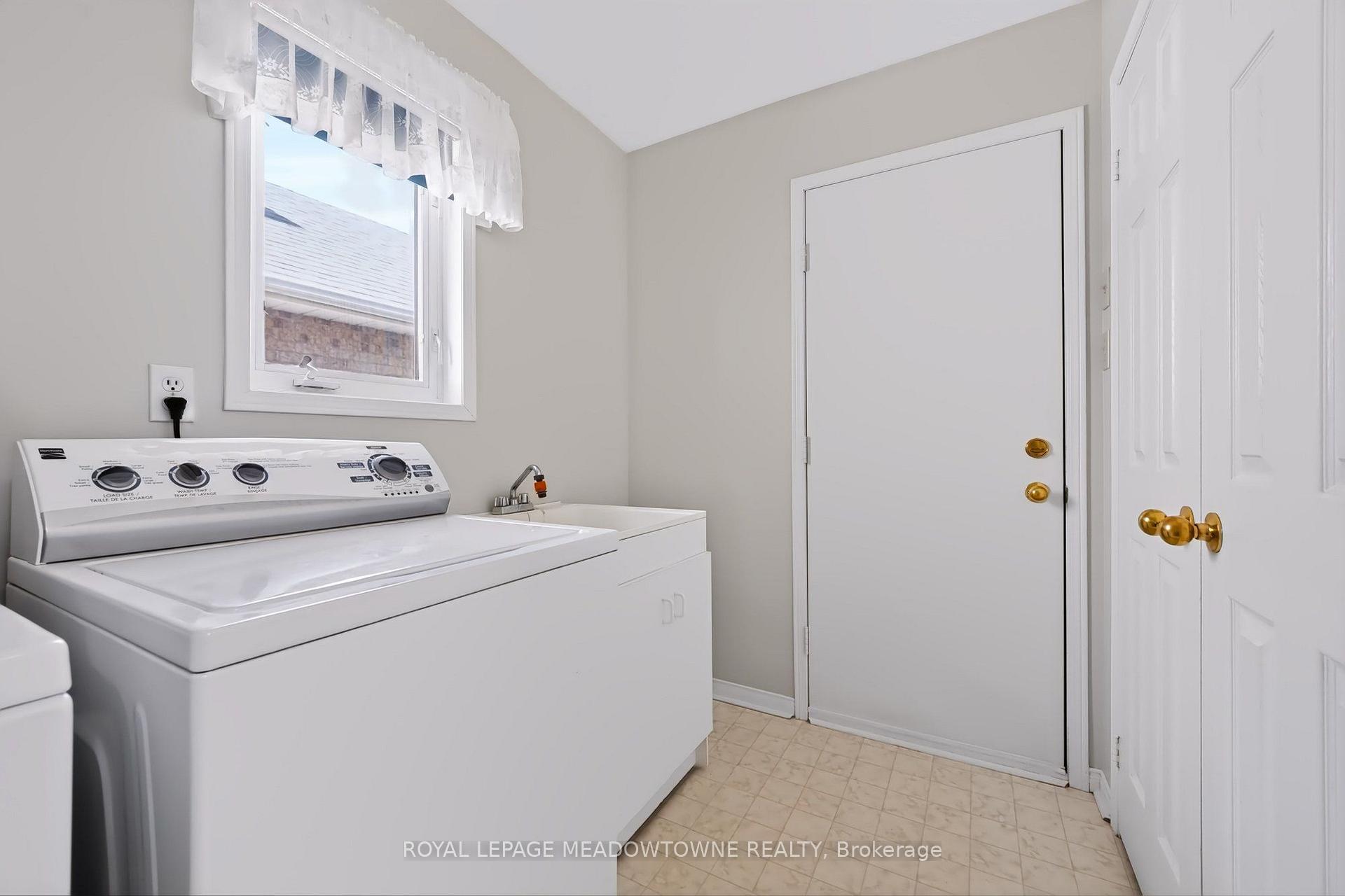 Photo 27 of 16 Harrop Avenue, Halton Hills, Georgetown — HOMEH