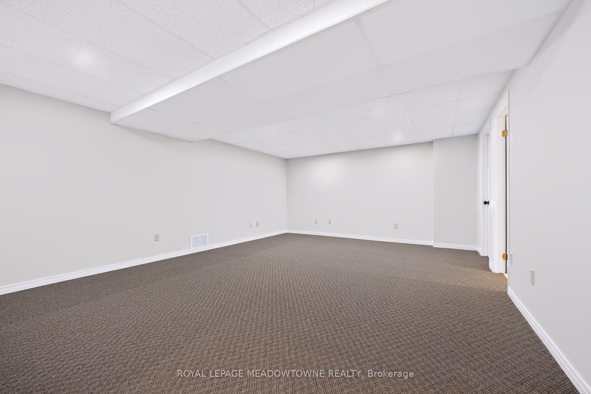 Photo 32 of 16 Harrop Avenue, Halton Hills, Georgetown — HOMEH