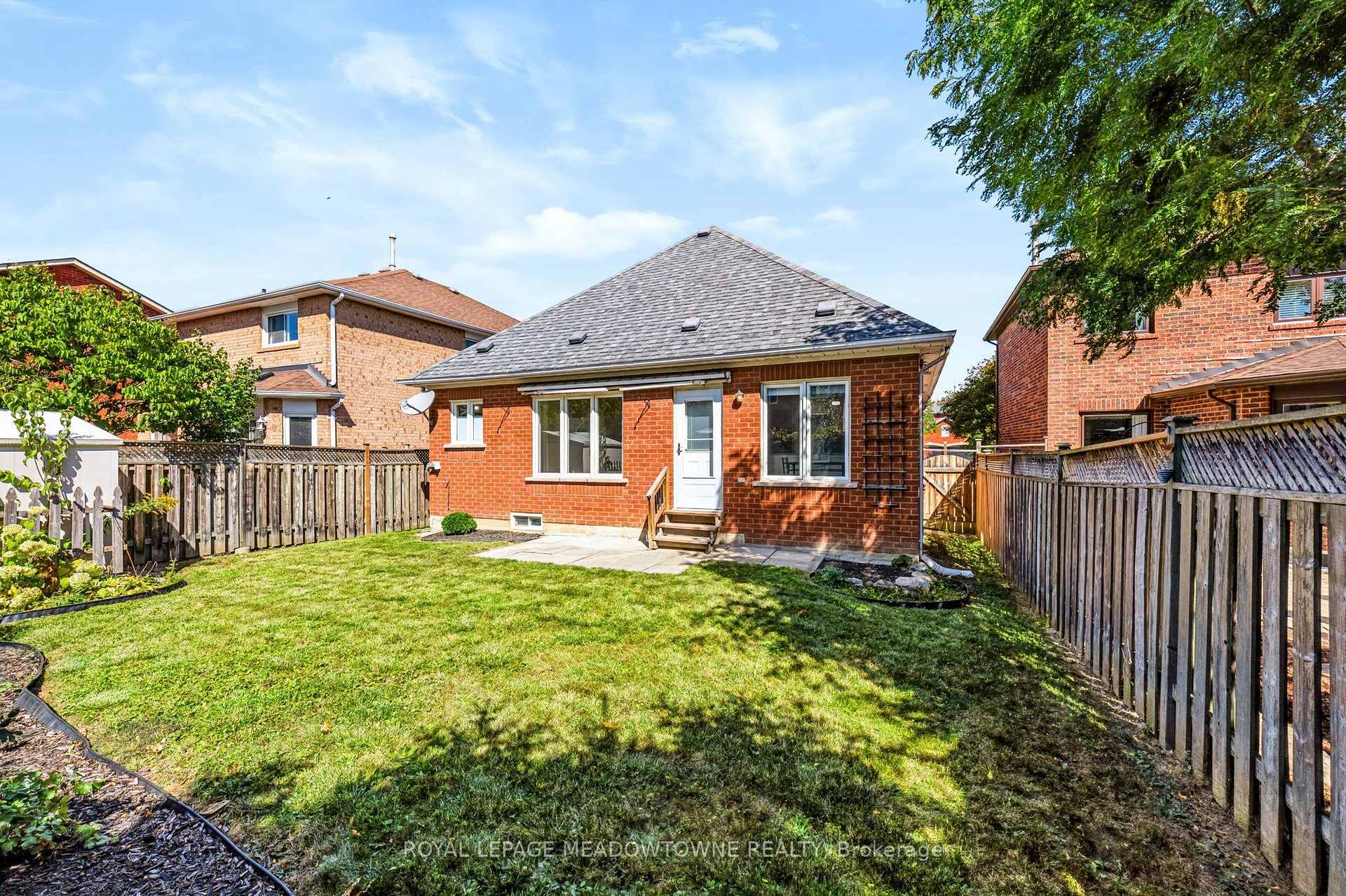 Photo 41 of 16 Harrop Avenue, Halton Hills, Georgetown — HOMEH