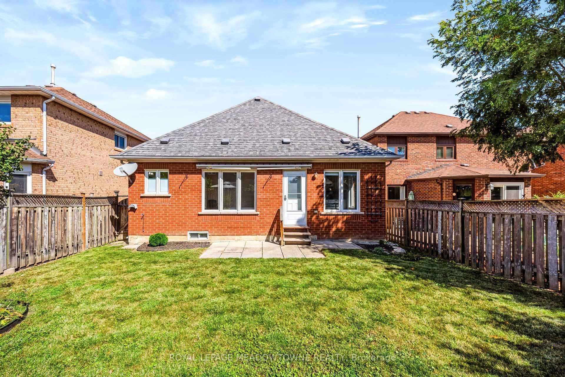 Photo 43 of 16 Harrop Avenue, Halton Hills, Georgetown — HOMEH