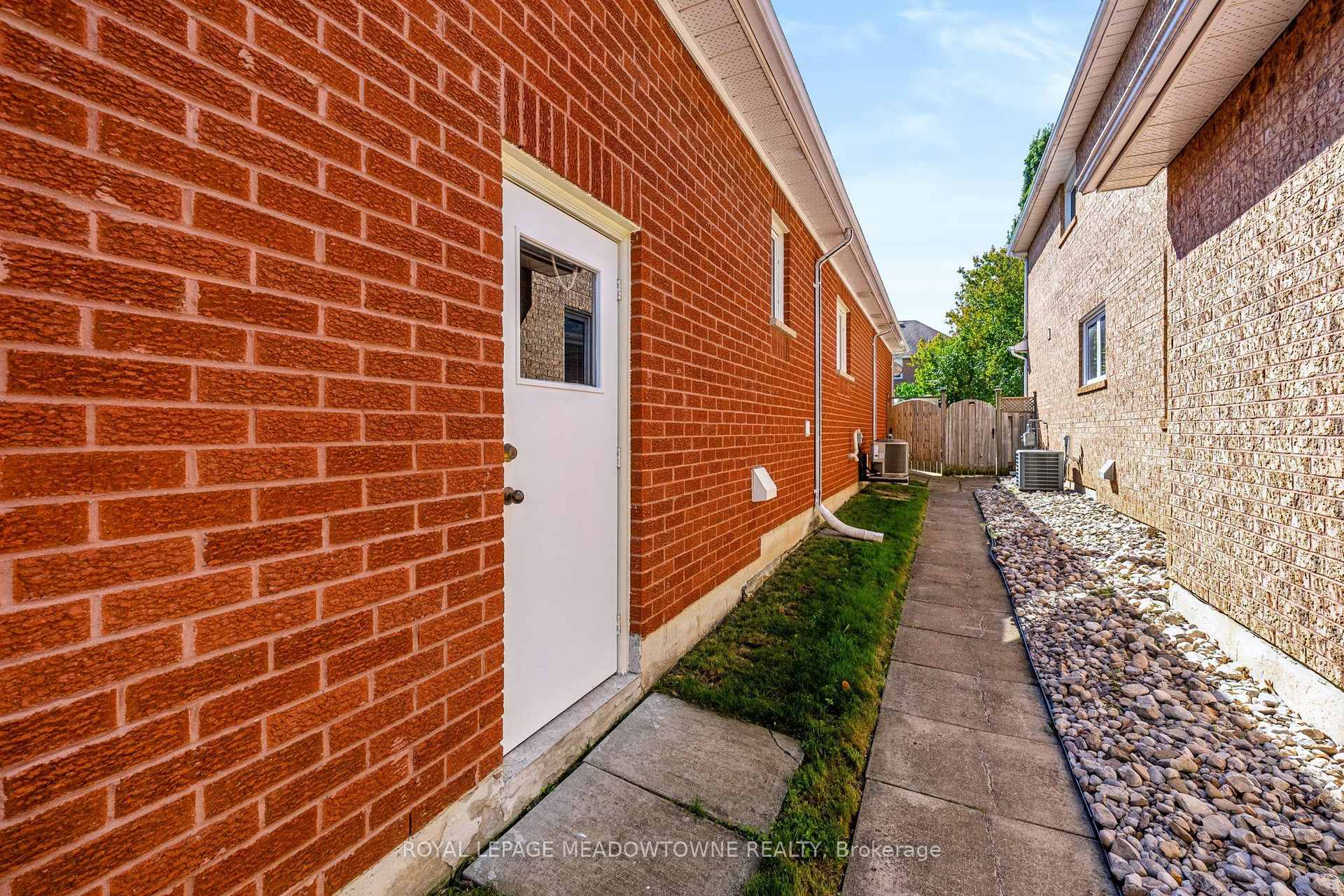 Photo 46 of 16 Harrop Avenue, Halton Hills, Georgetown — HOMEH