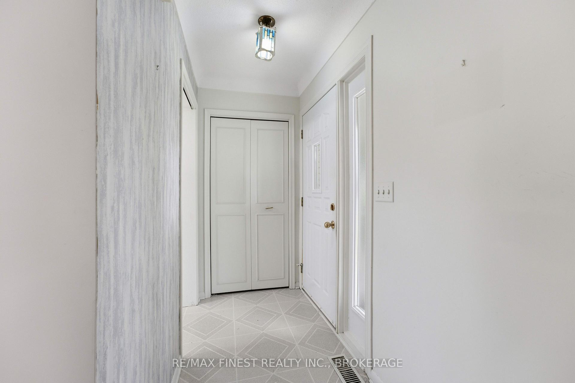 Photo 5 of 746 Laidlaw Crescent, Kingston, South of Taylor-Kidd Blvd — HOMEH
