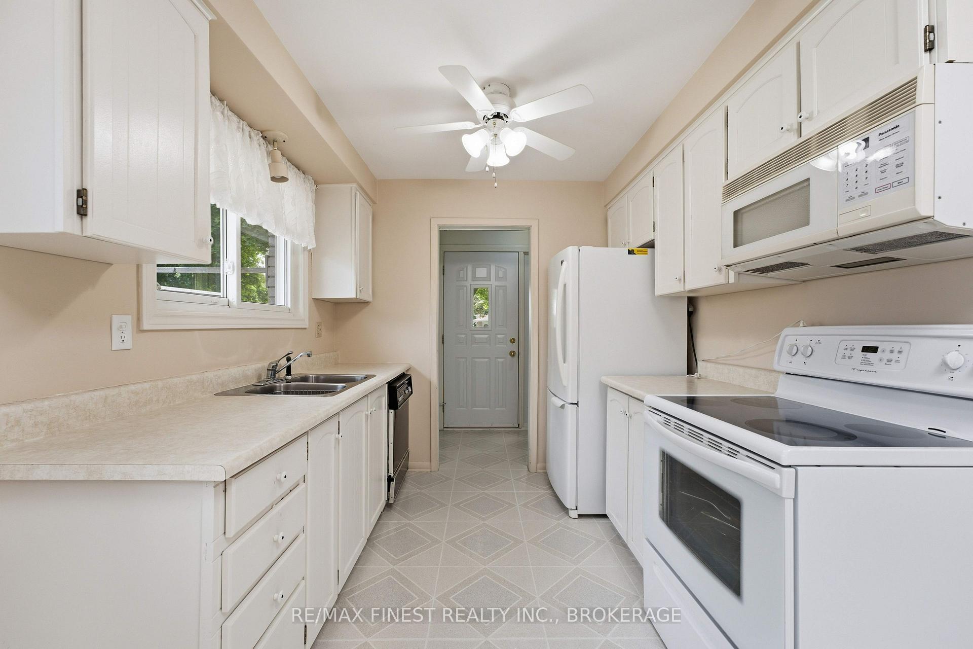 Photo 6 of 746 Laidlaw Crescent, Kingston, South of Taylor-Kidd Blvd — HOMEH