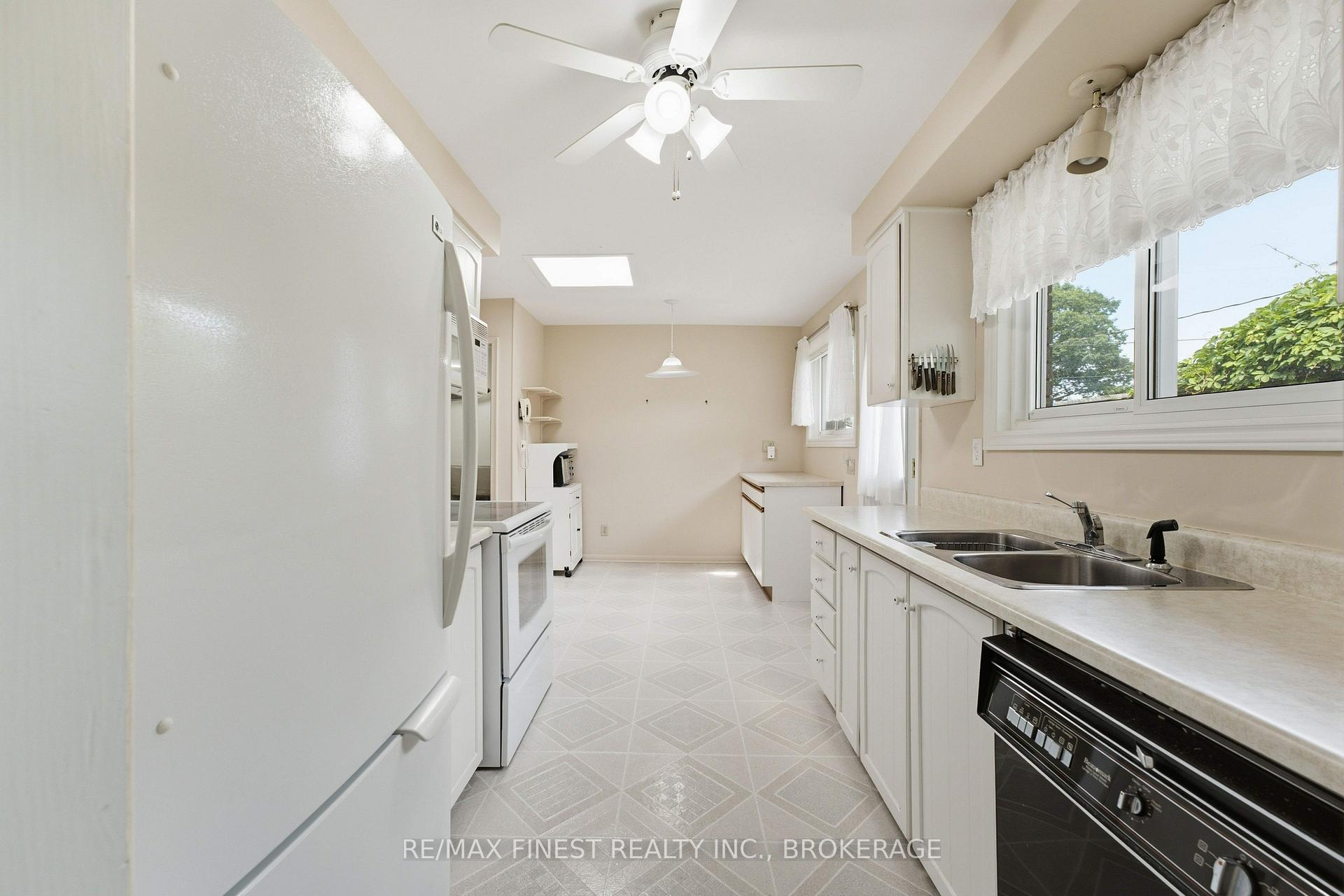Photo 7 of 746 Laidlaw Crescent, Kingston, South of Taylor-Kidd Blvd — HOMEH