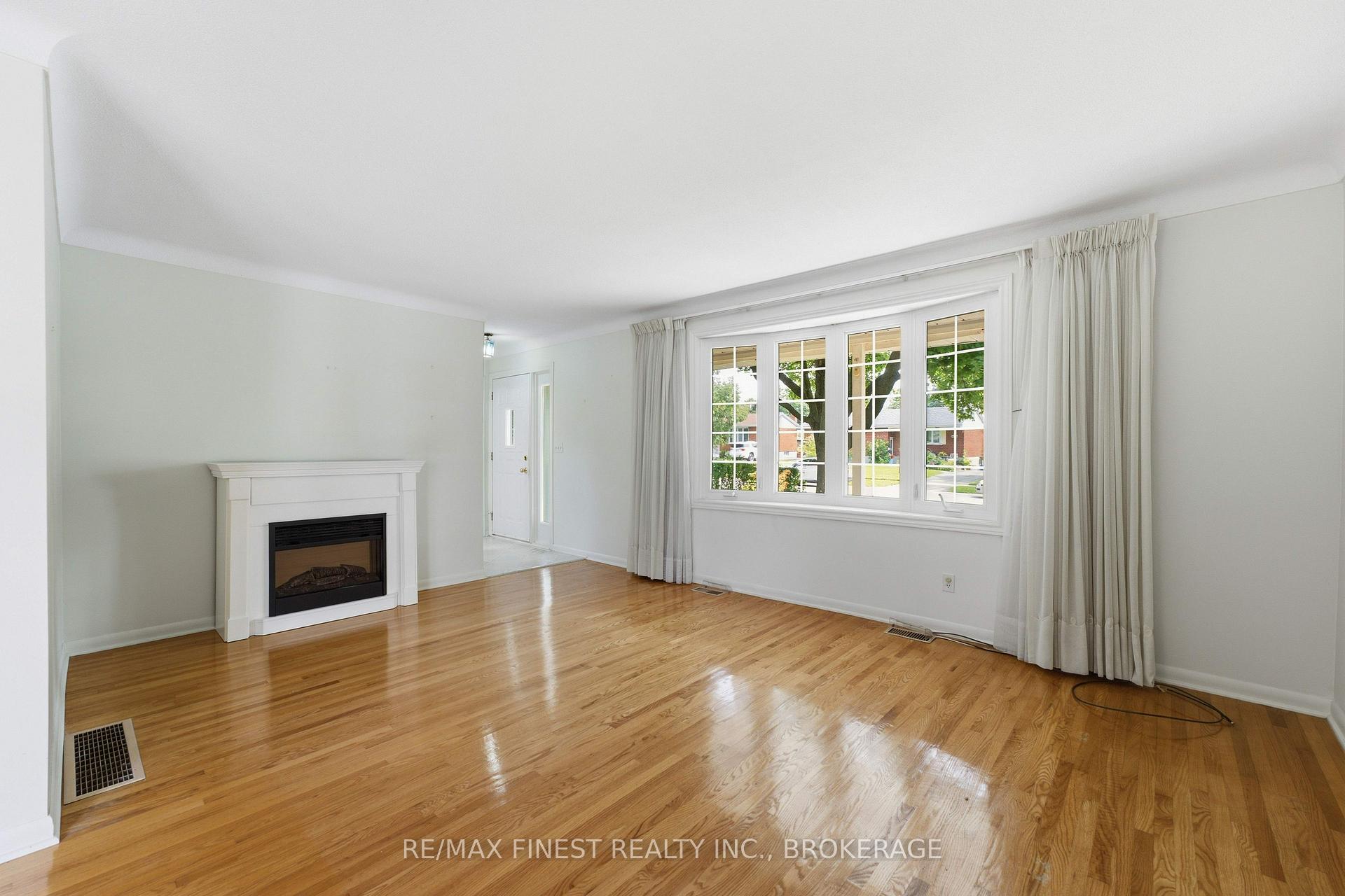 Photo 12 of 746 Laidlaw Crescent, Kingston, South of Taylor-Kidd Blvd — HOMEH