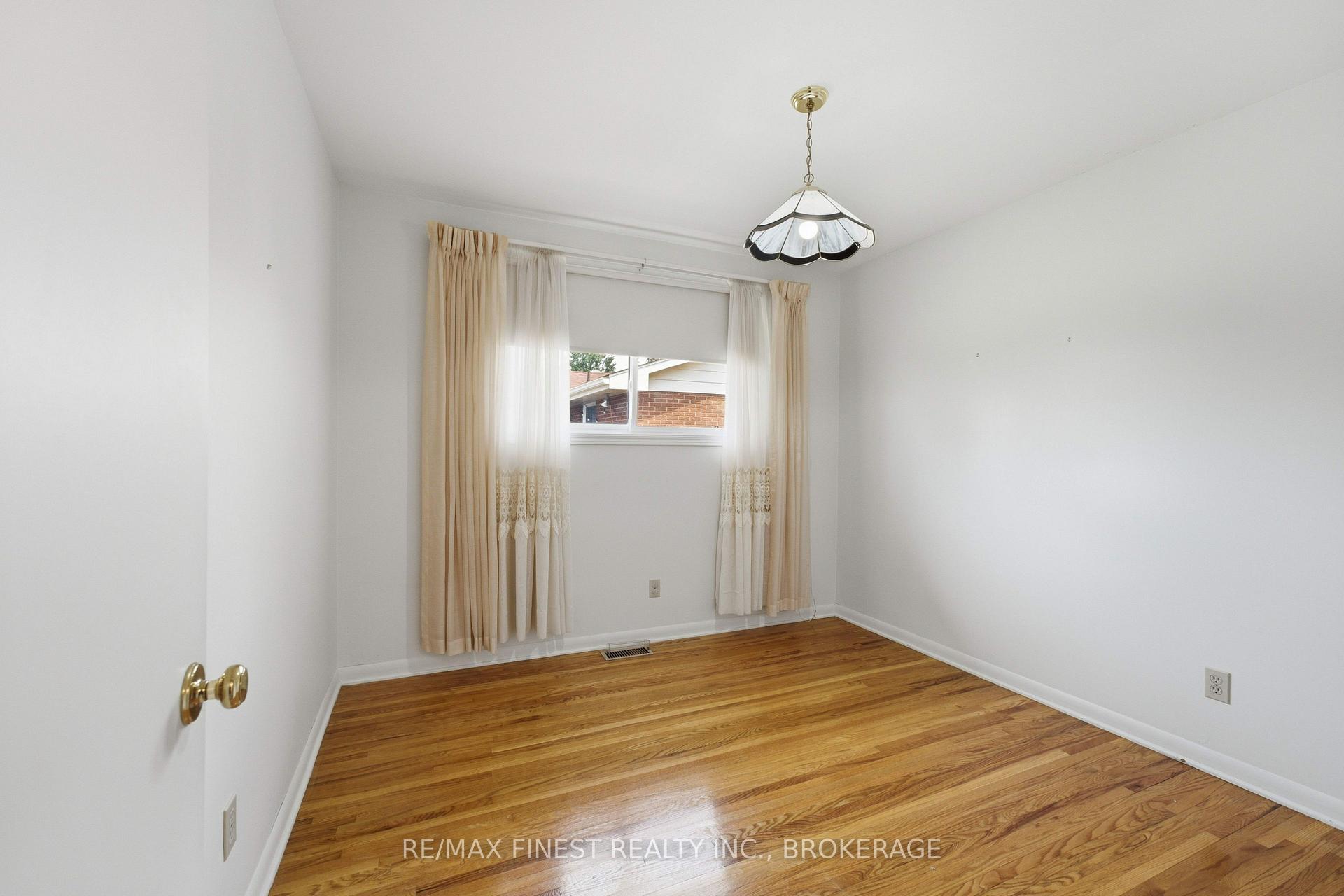 Photo 26 of 746 Laidlaw Crescent, Kingston, South of Taylor-Kidd Blvd — HOMEH