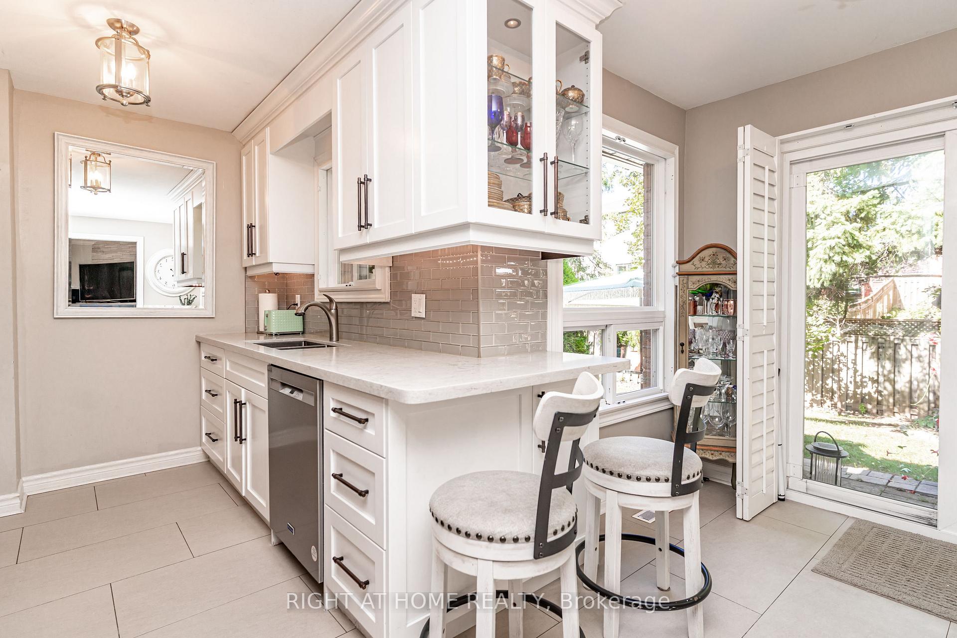 Photo 17 of Unit 9, 2272 Mowat Avenue, Oakville, River Oaks — HOMEH